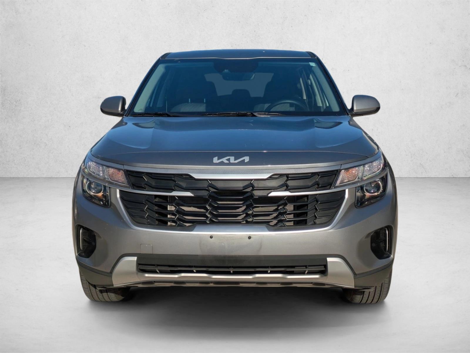 2024 Kia Seltos LX photo 2