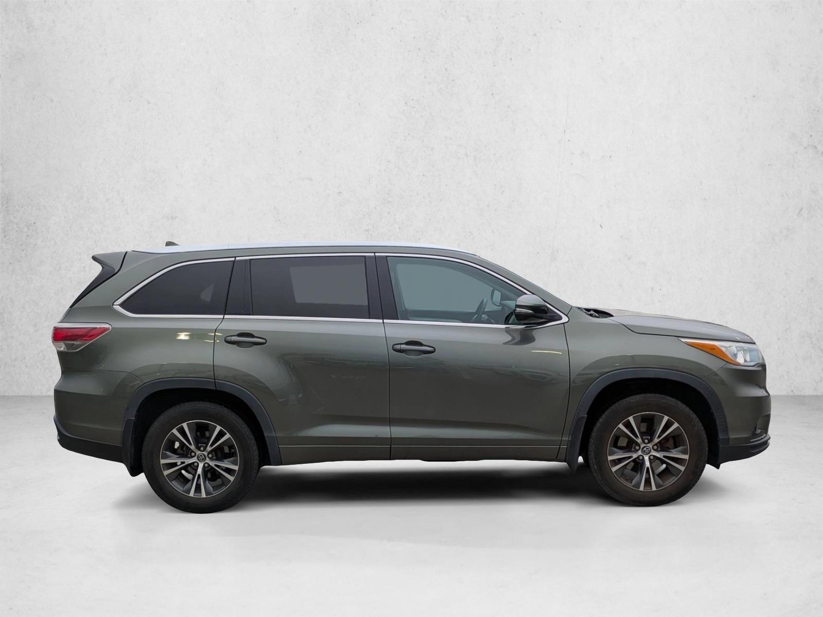 2016 Toyota Highlander XLE photo 4
