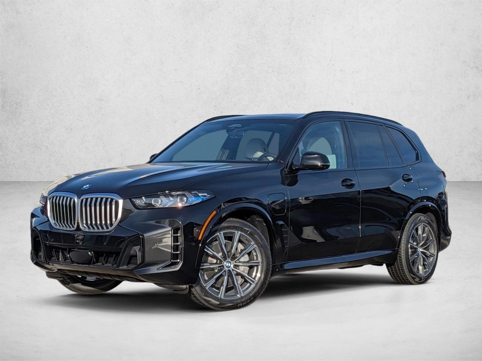 2026 BMW X5 50e's photo