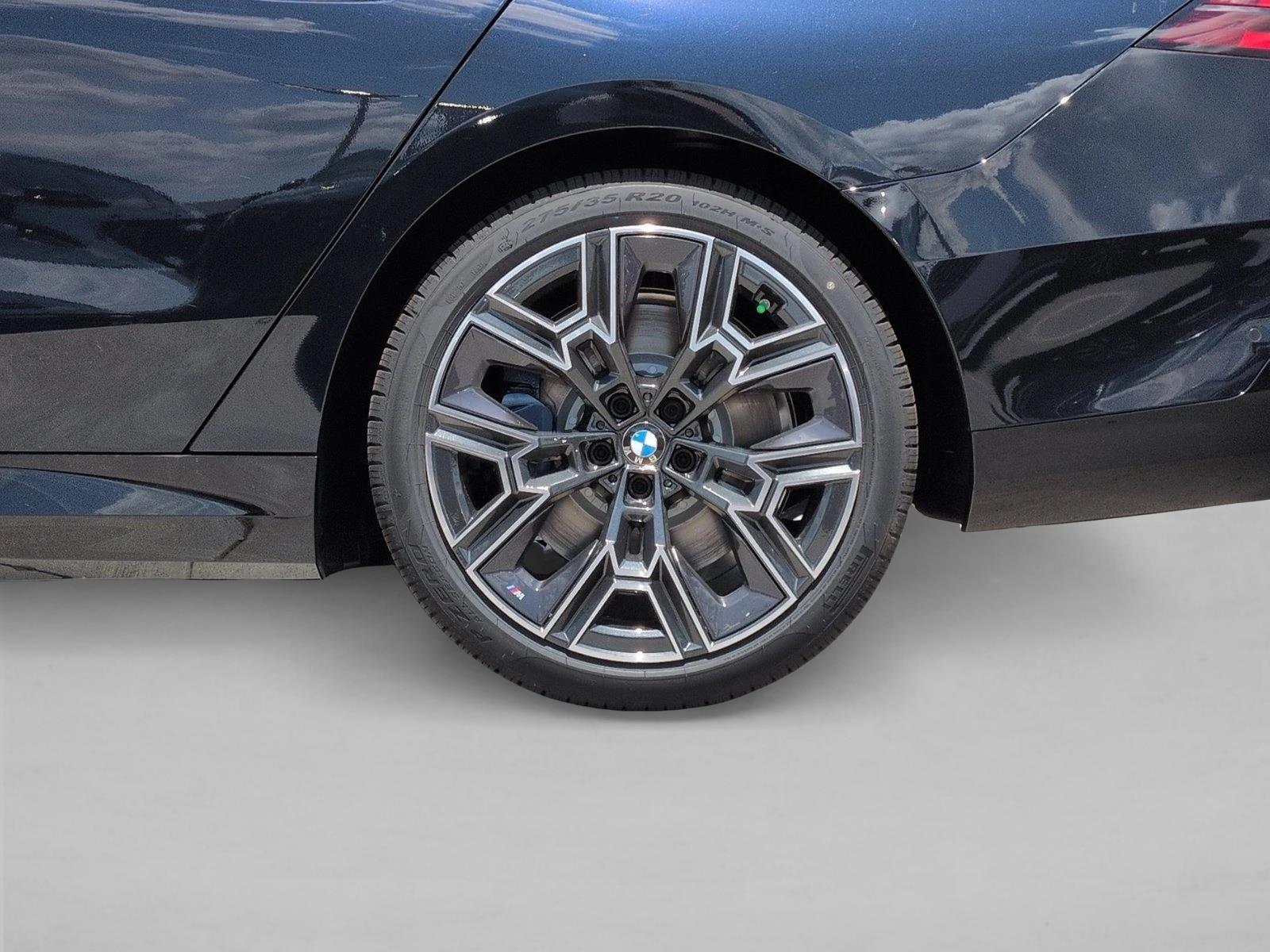 2027 BMW 5 Series 550e - Photo 10