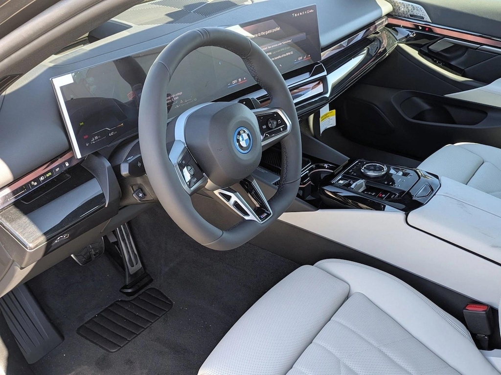 New 2027 BMW 550e xDrive Sedan