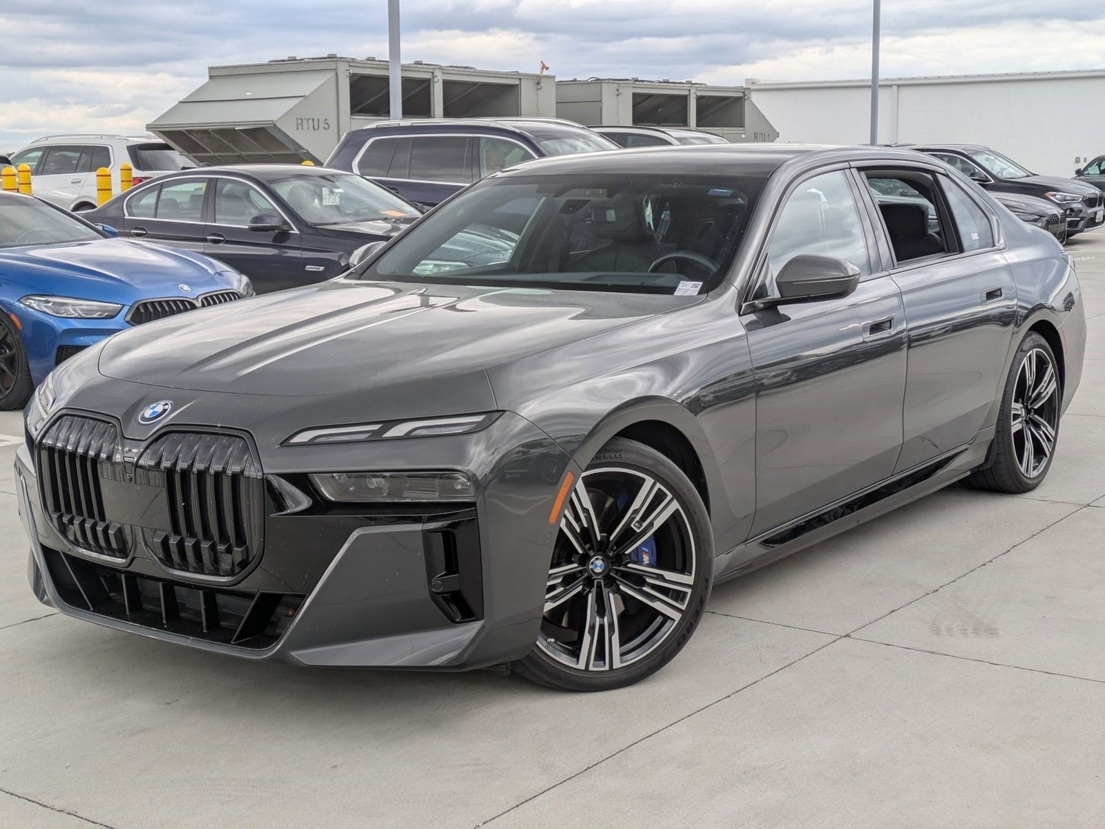 2023 BMW i7 xDrive60's photo