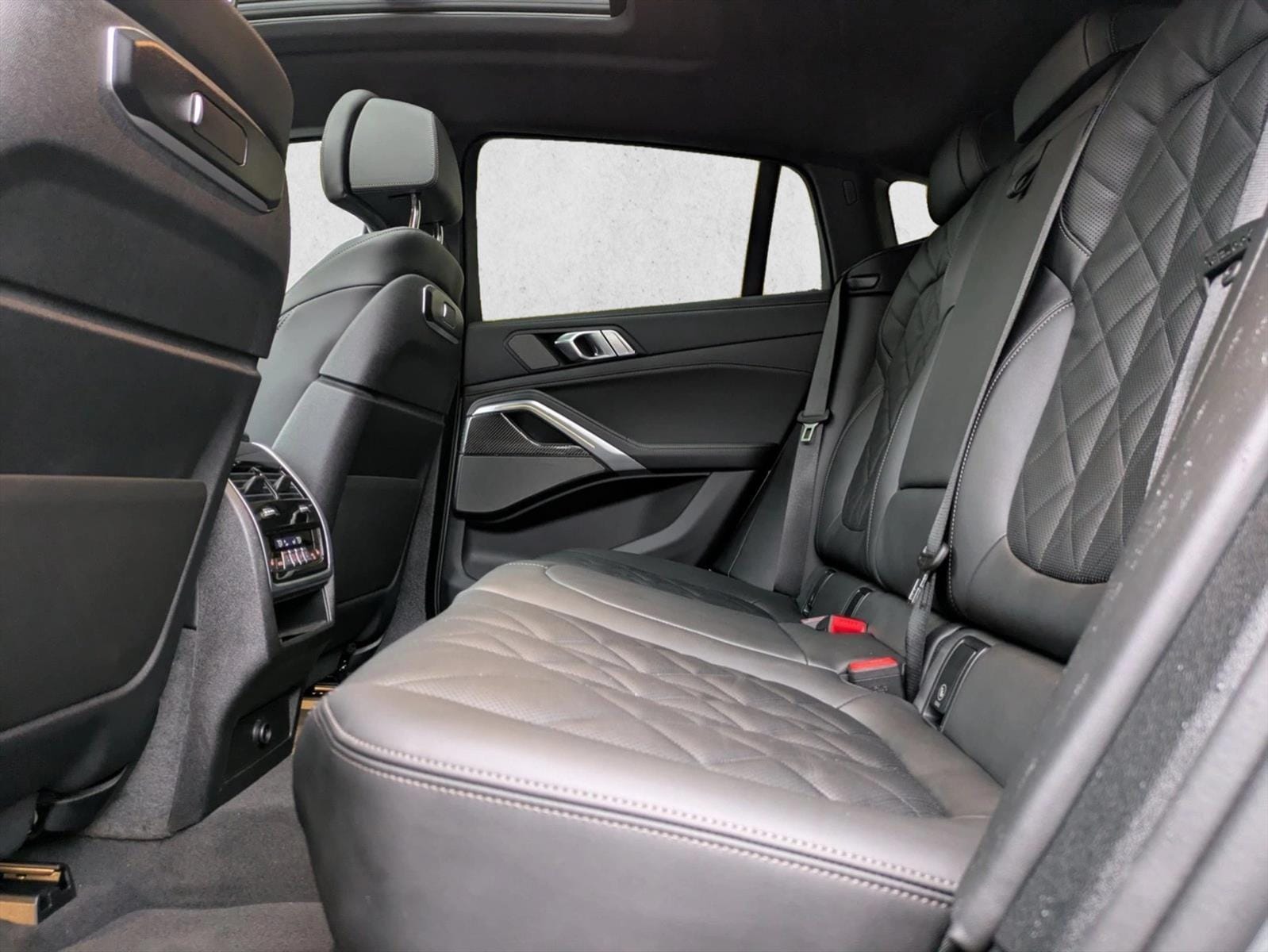 2026 BMW X6 M60i - Photo 17