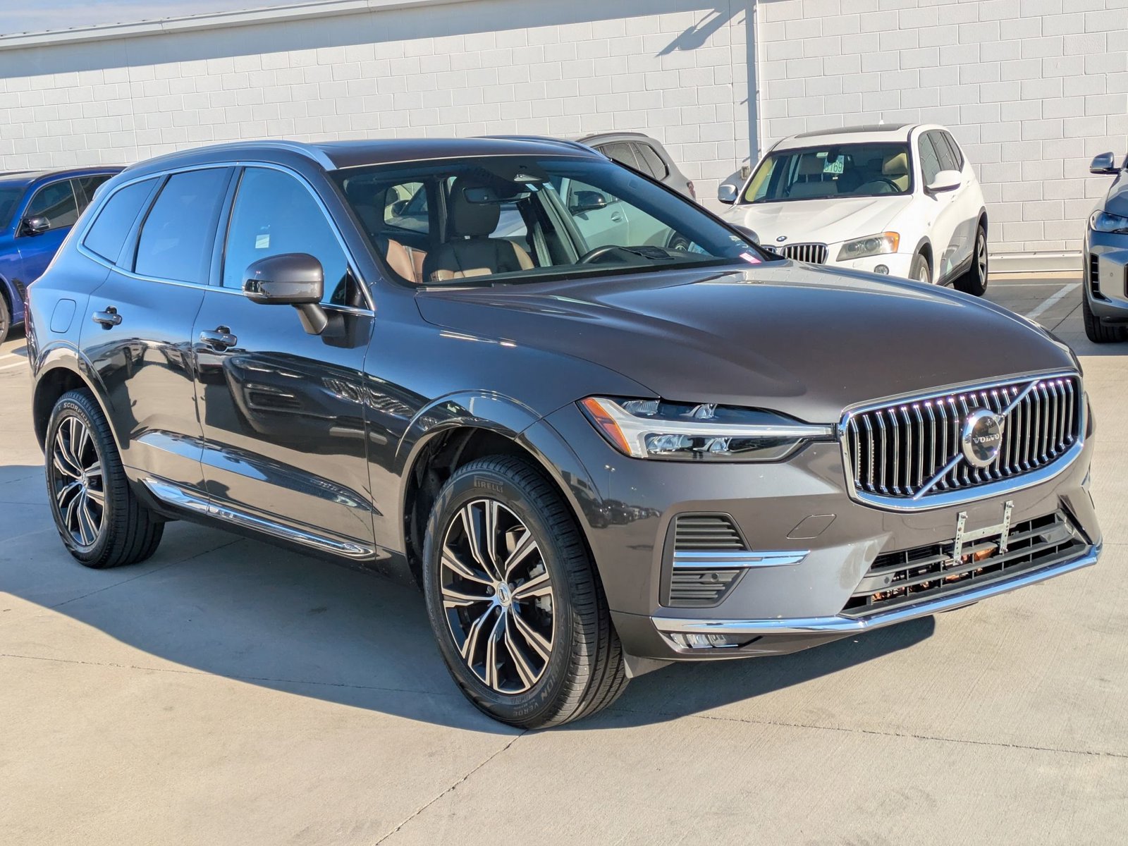 2022 Volvo XC60 B5 Inscription photo 3