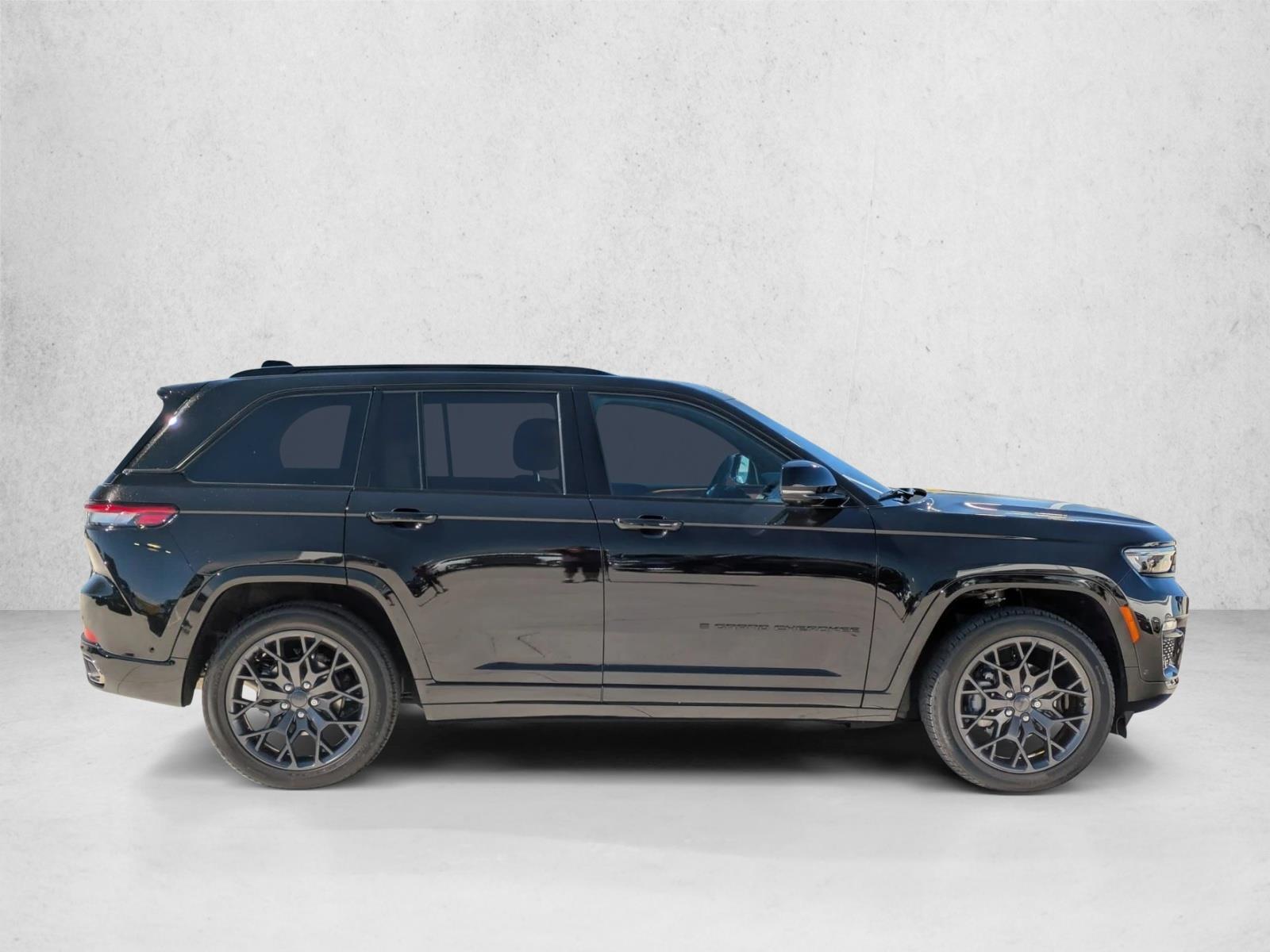 2025 Jeep Grand Cherokee Summit Reserve photo 3