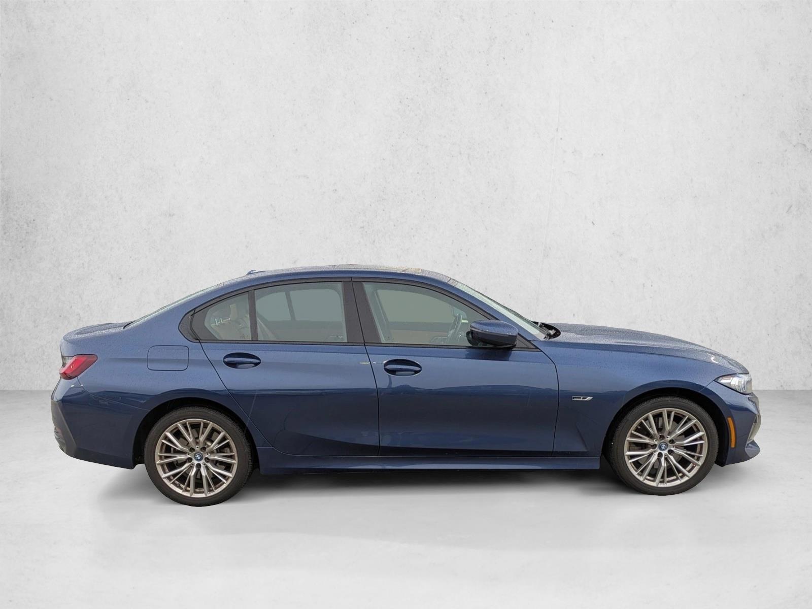 2023 Bmw 330e Sedan photo 4