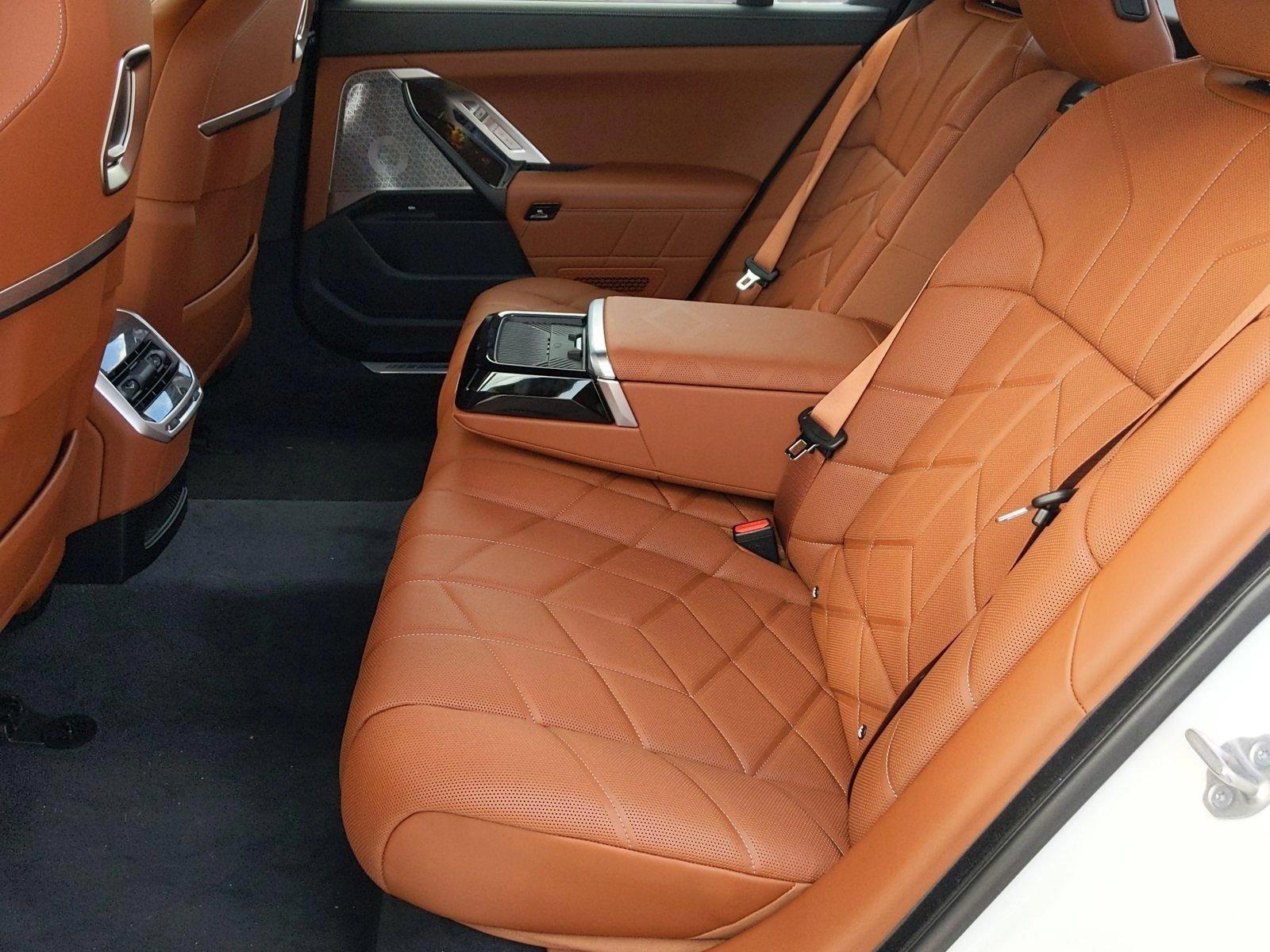 2023 BMW i7 Base - Photo 17