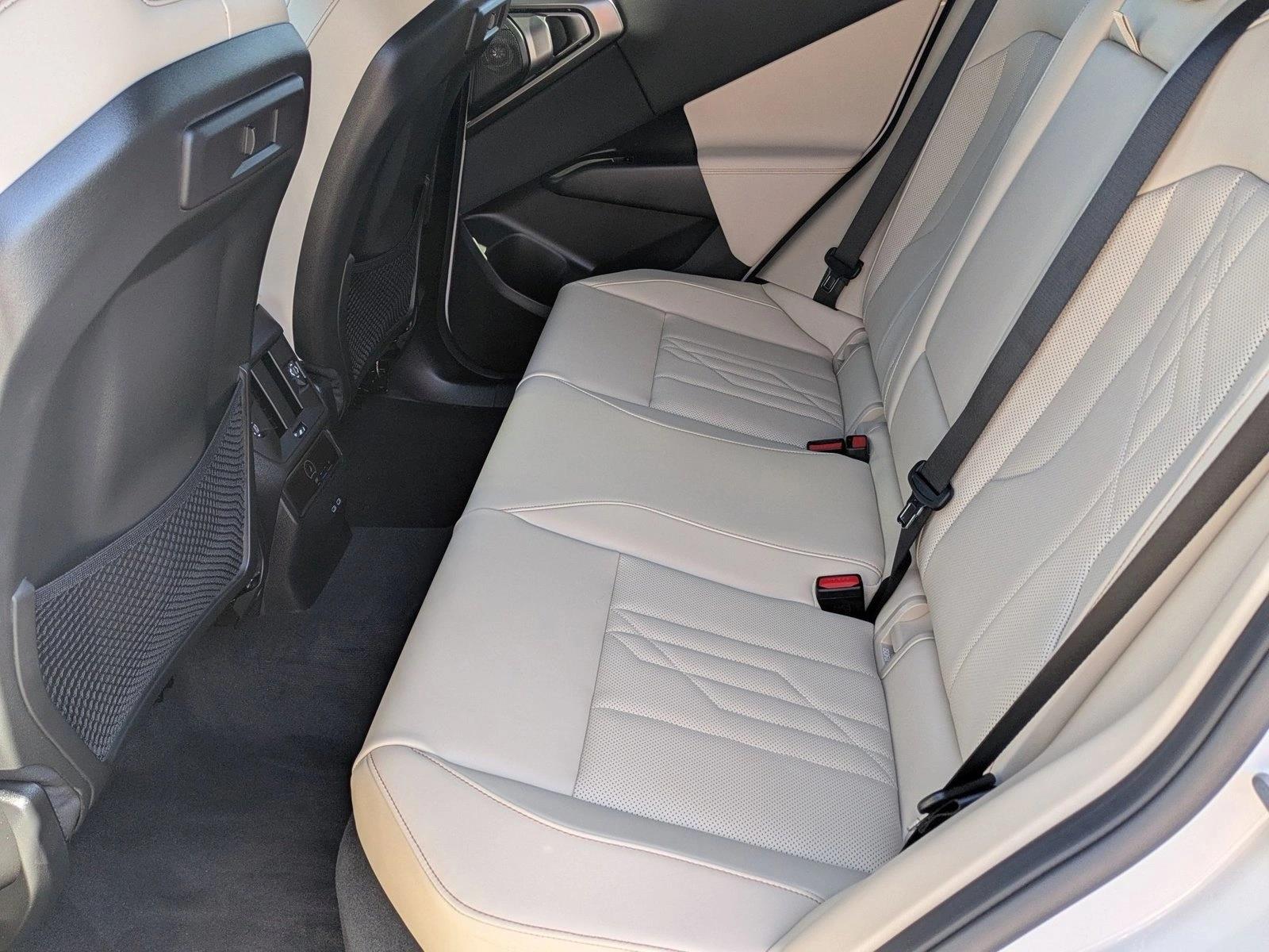 2026 BMW X3 30 - Photo 16