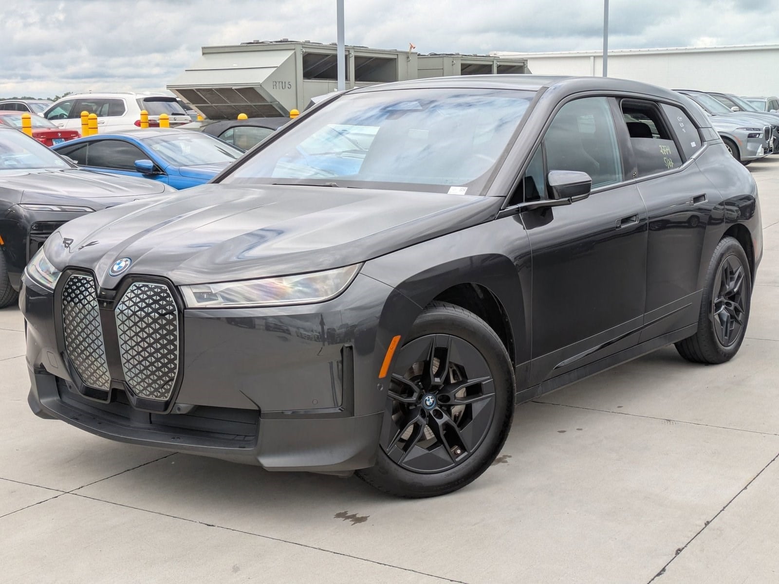 2023 BMW iX xDrive50's photo
