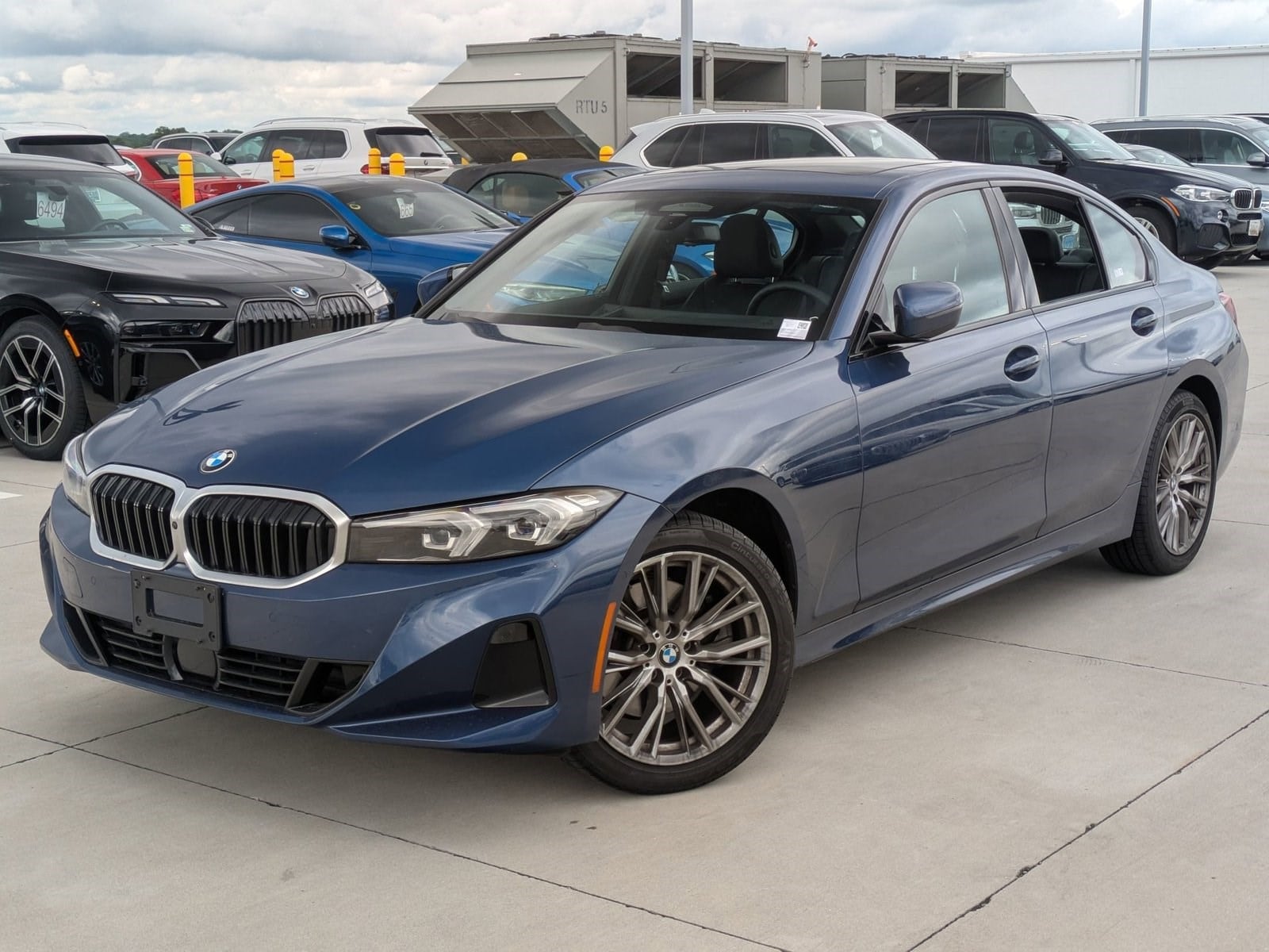 2023 BMW 3 Series 330i xDrive Sedan's photo