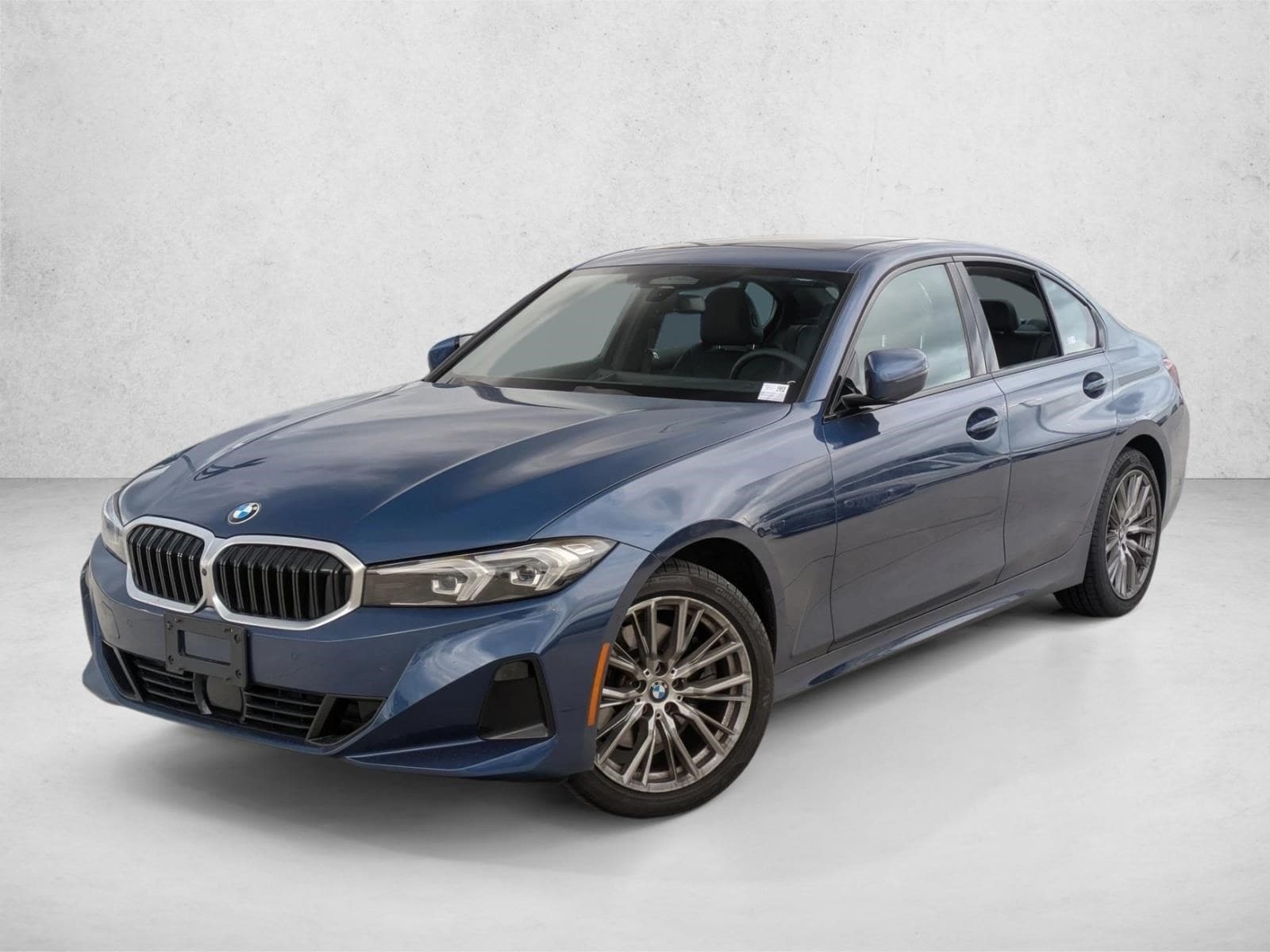 2023 BMW 3 Series 330i xDrive Sedan's photo