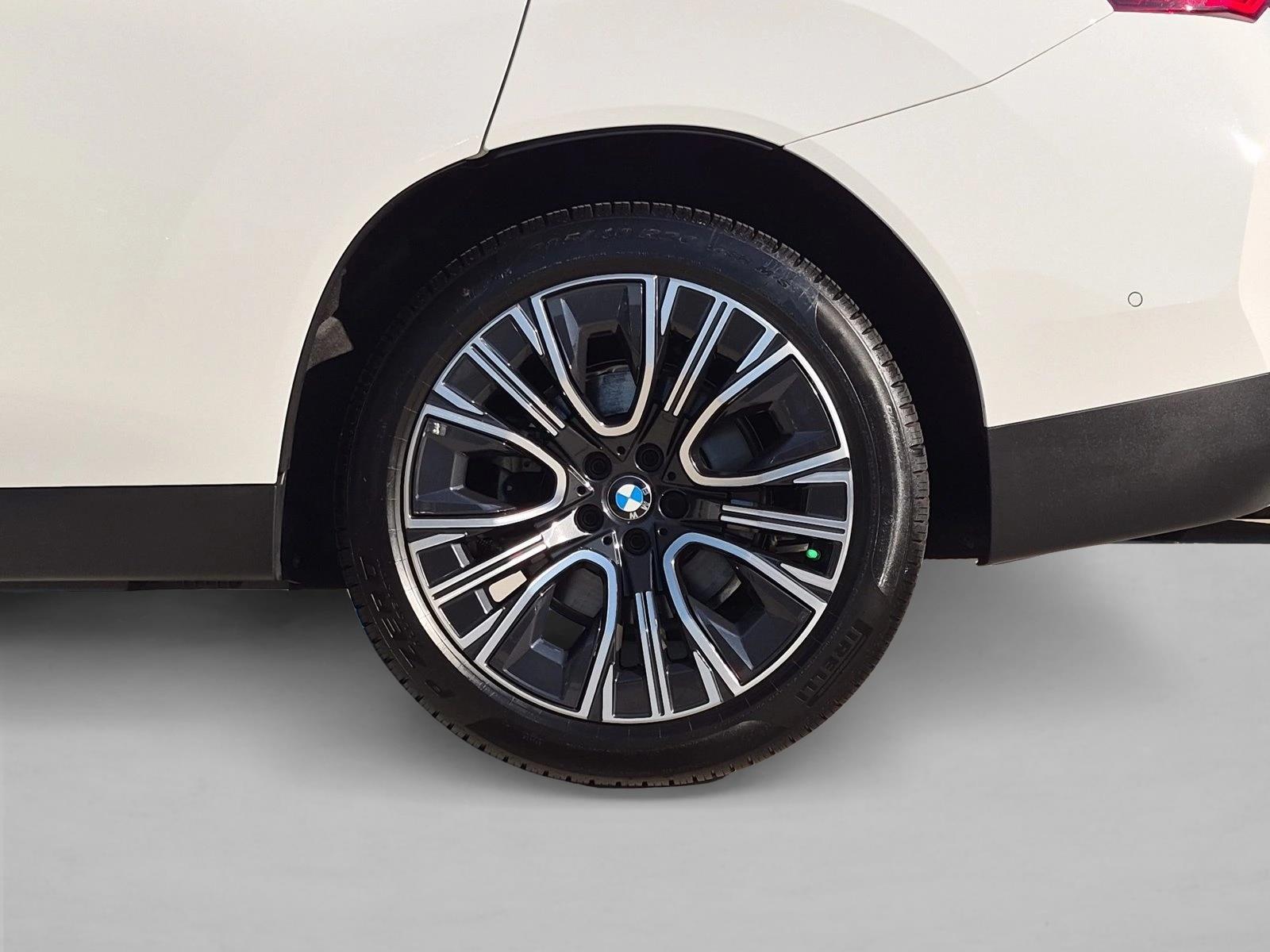 2026 BMW X3 30 - Photo 24