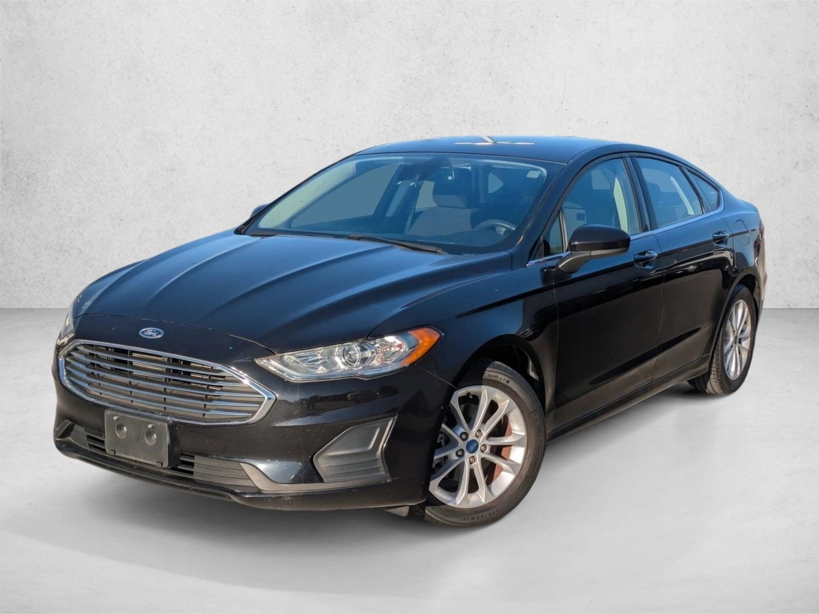 2019 Ford Fusion SE's photo