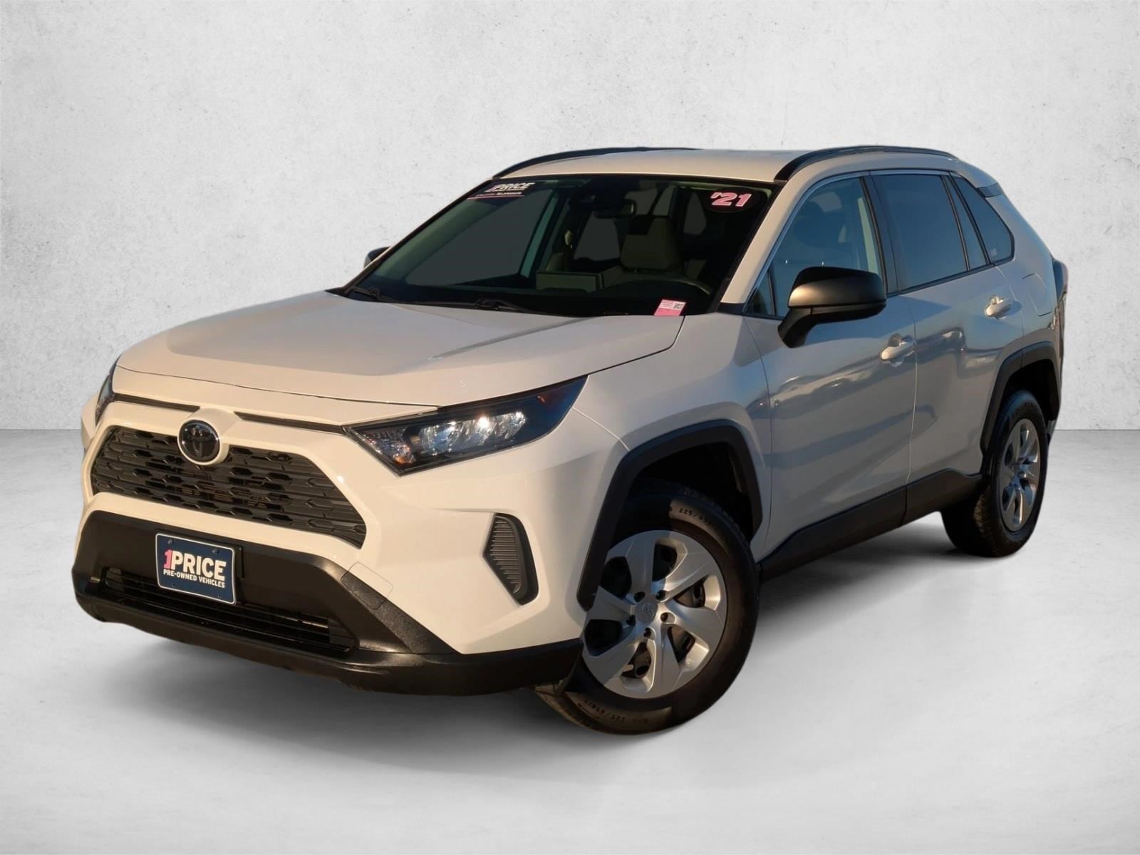 2021 Toyota RAV4 LE's photo