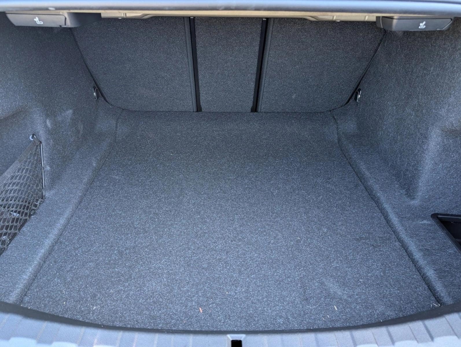 2025 BMW 330i photo 5