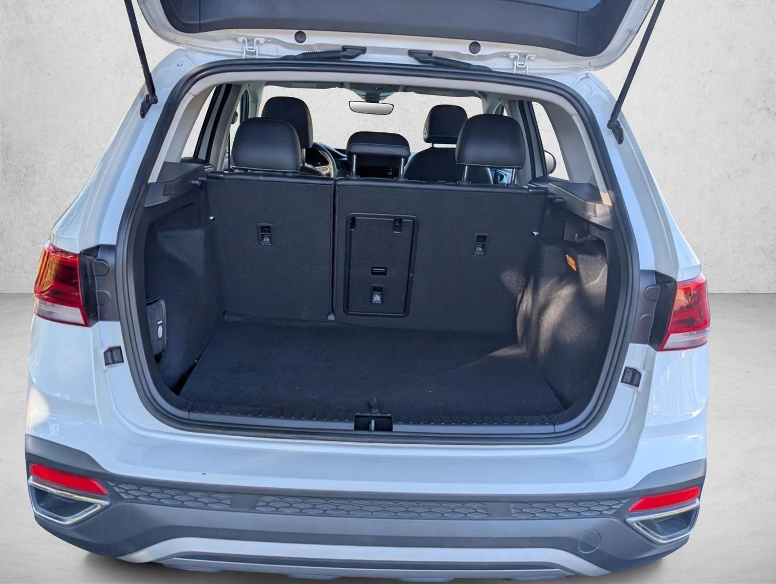 2023 Volkswagen Taos 1.5T SE photo 3