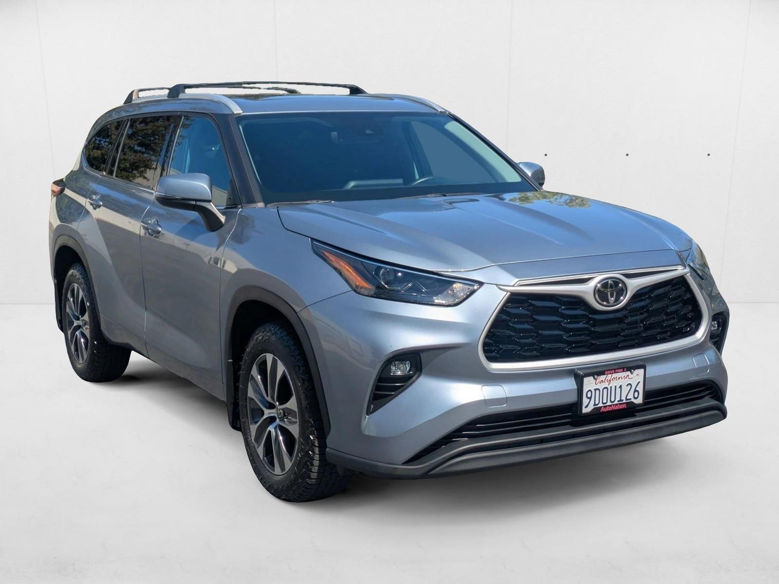 2022 Toyota Highlander XLE photo 3