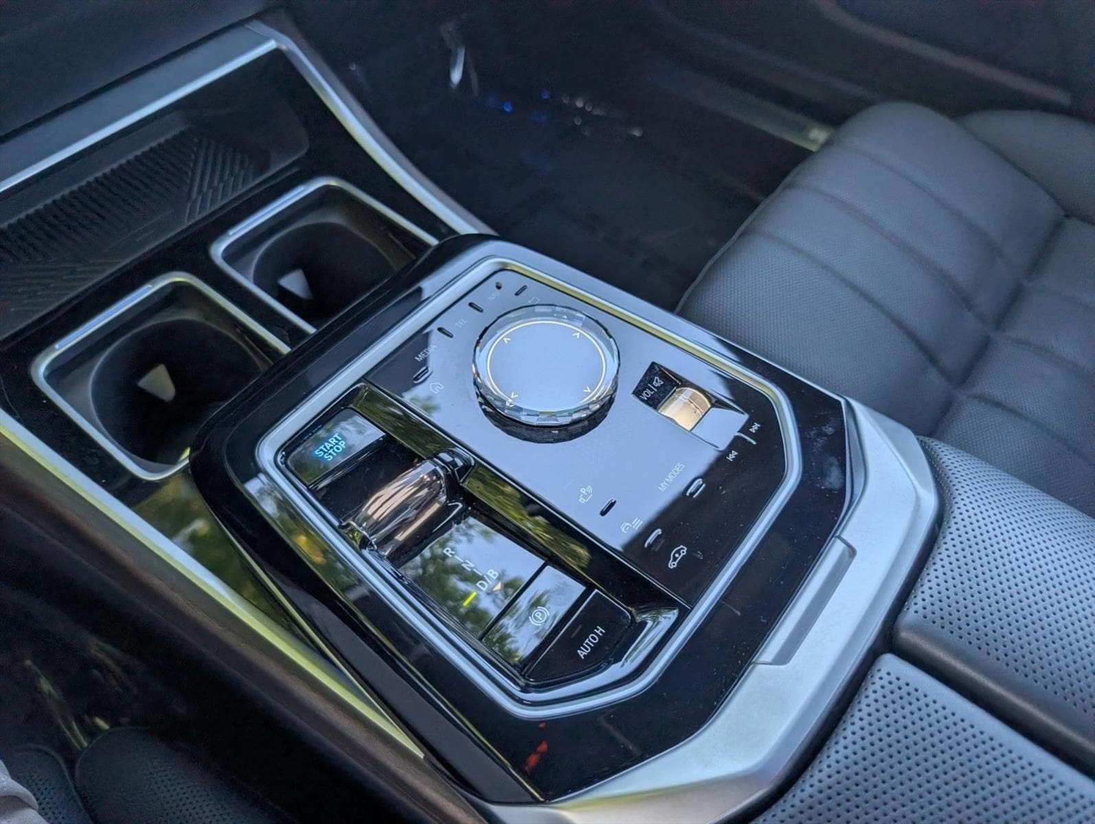 2025 BMW i7 60 - Photo 12