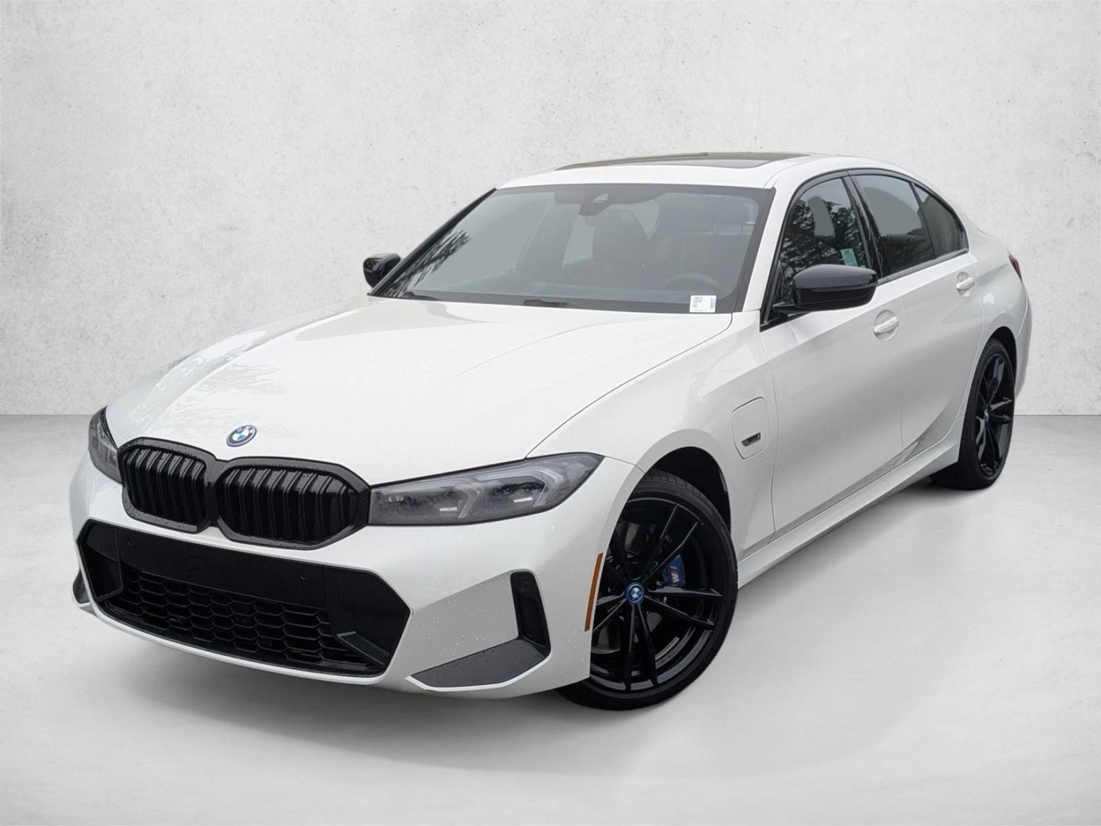 2023 BMW 3 Series 330e's photo