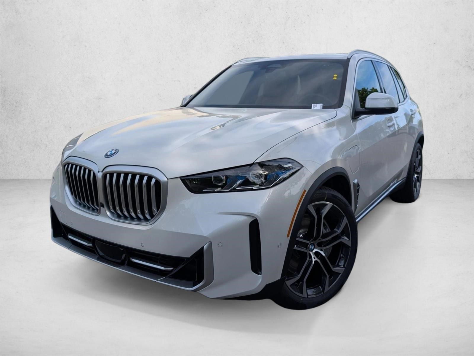 2026 BMW X5 xDrive50e's photo