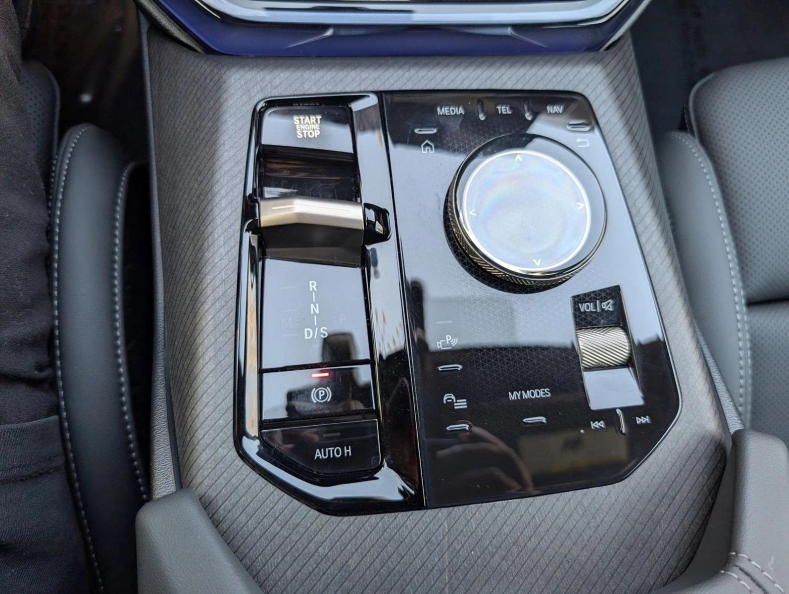 2025 BMW X3 30 - Photo 14