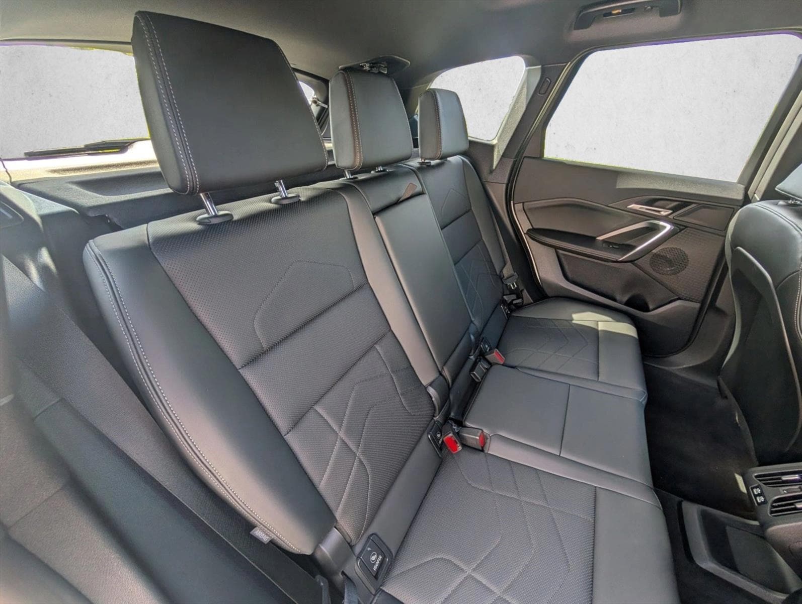 2025 BMW X1 28i - Photo 18