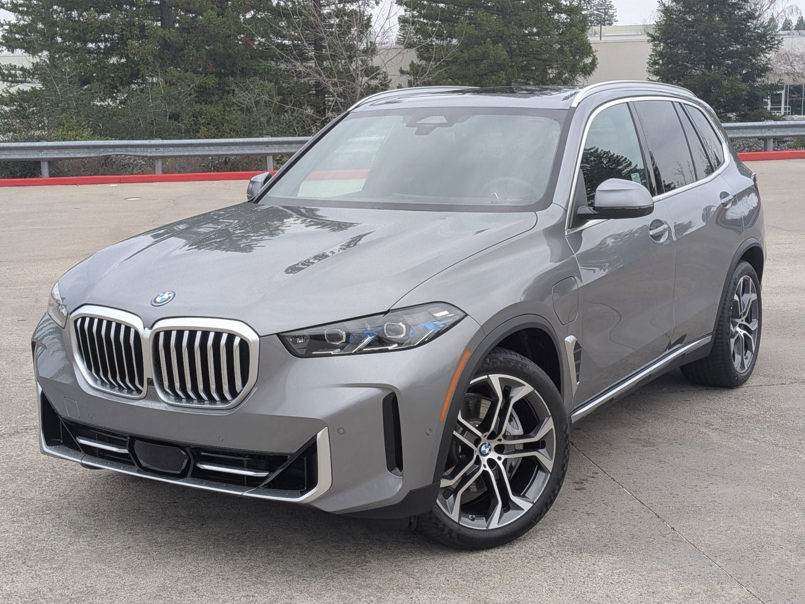 2026 BMW X5 50e's photo