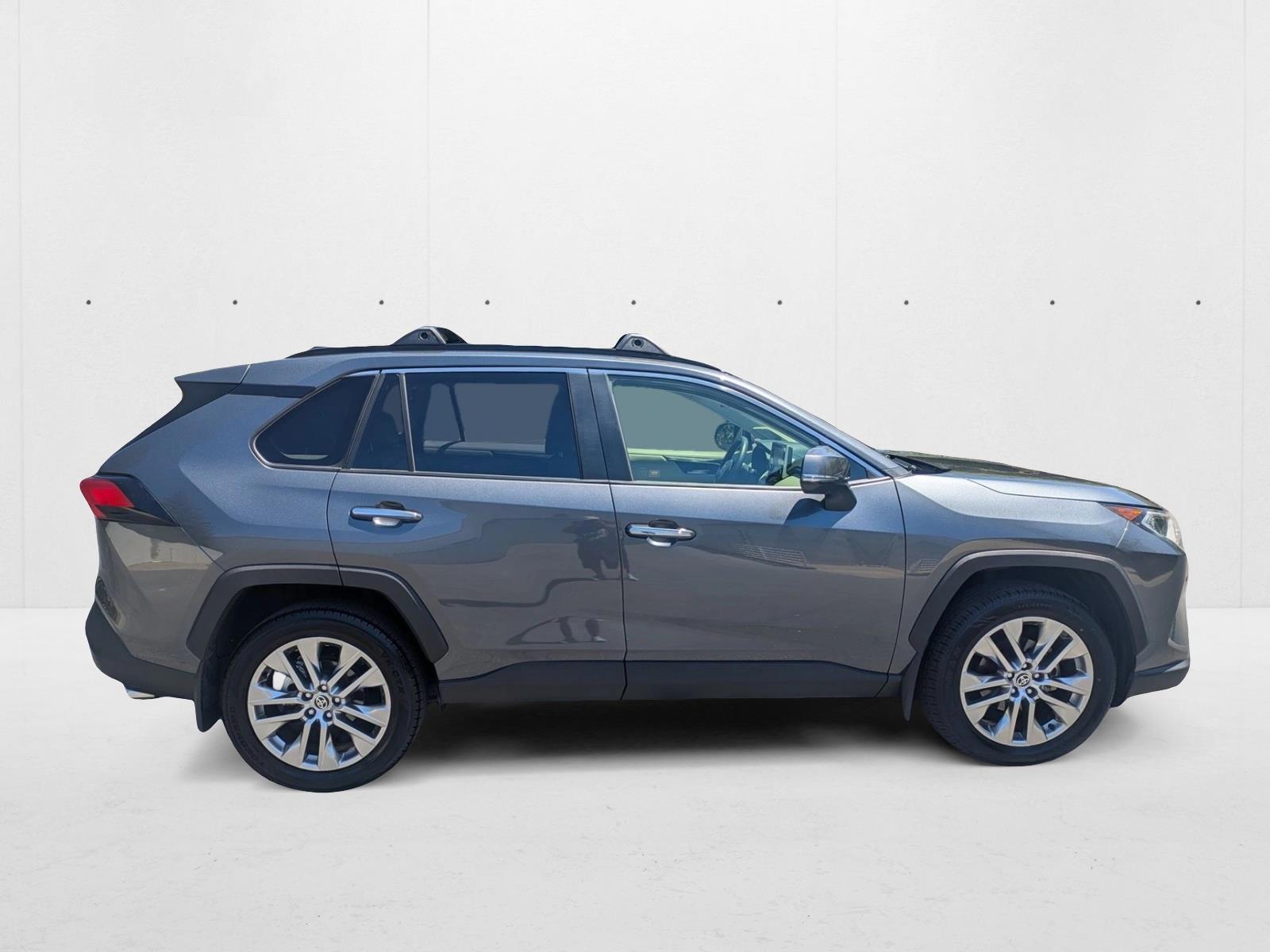 2020 Toyota RAV4 Limited photo 4