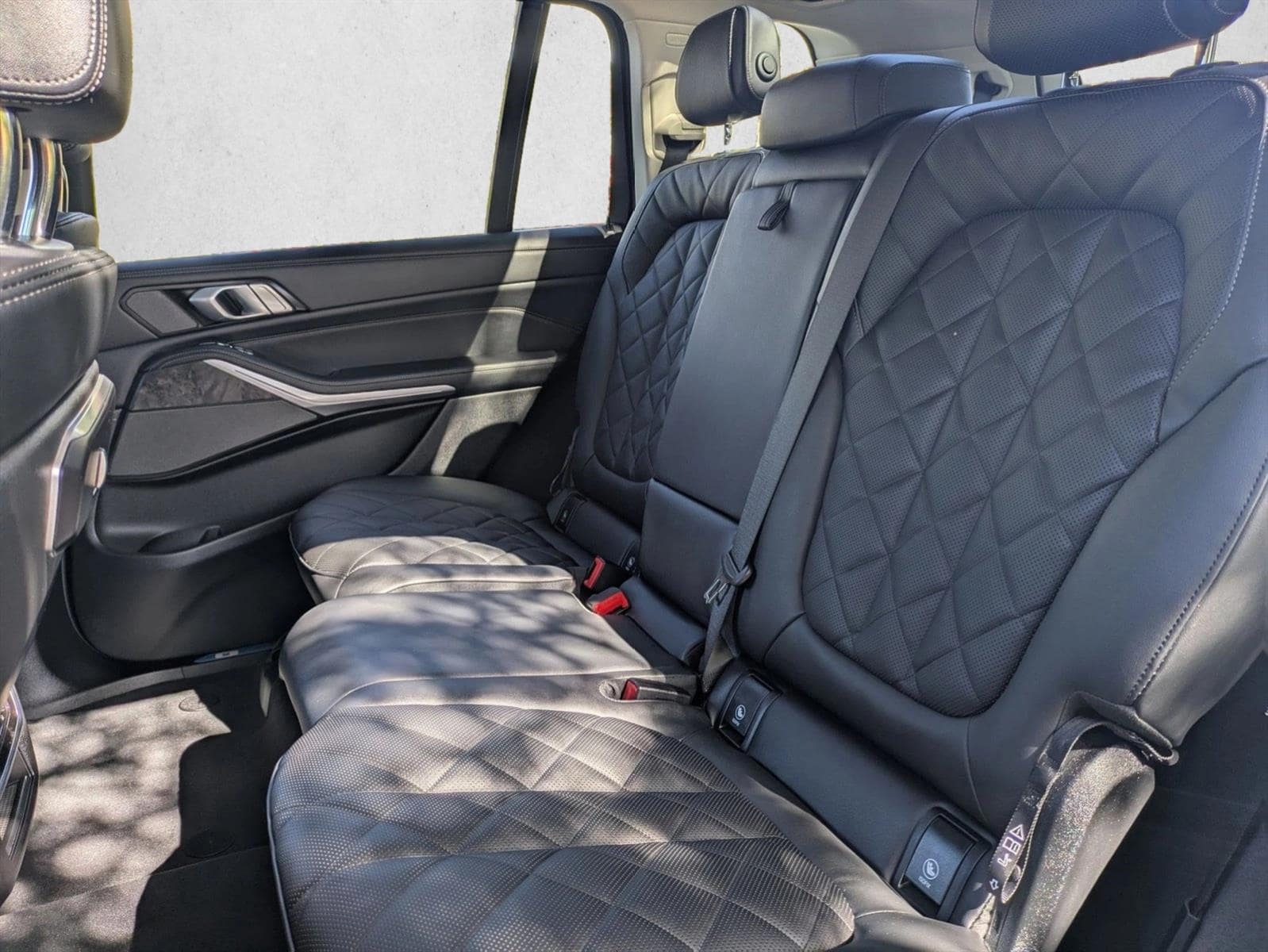 2025 BMW X7 40i - Photo 17
