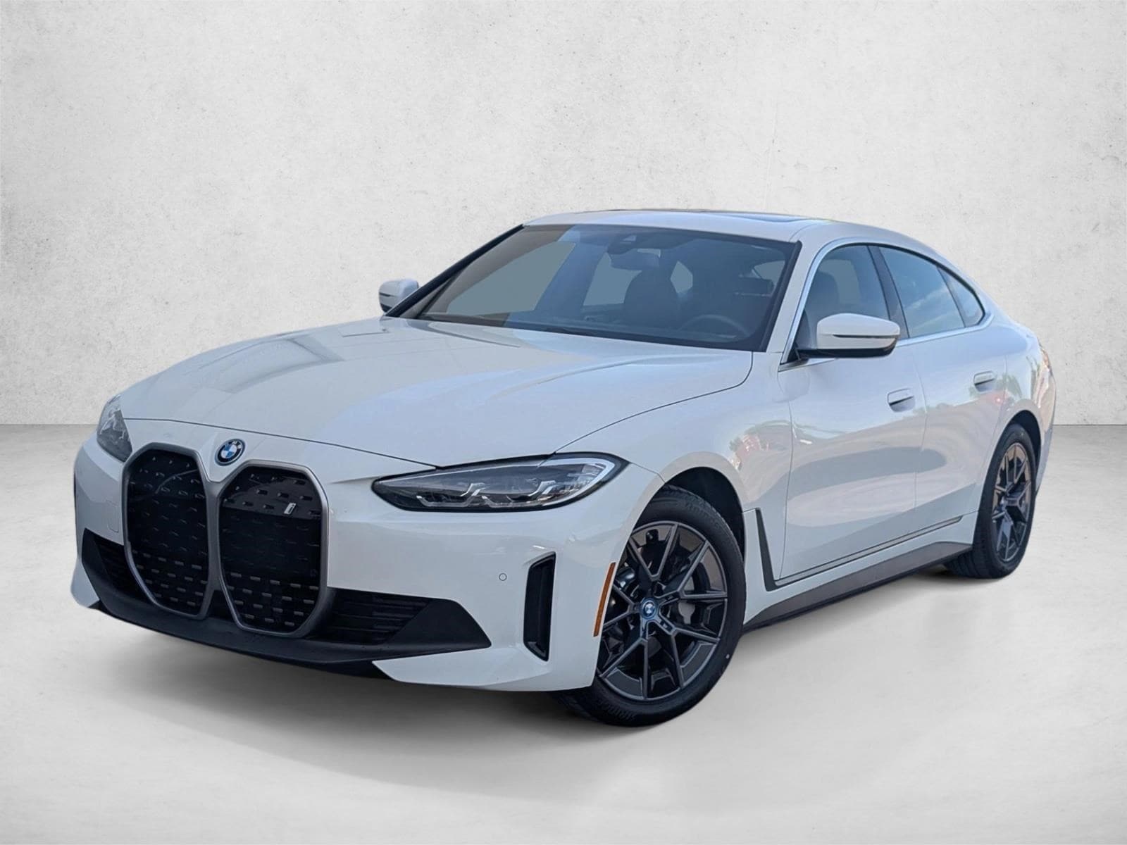 2023 BMW i4 eDrive40's photo