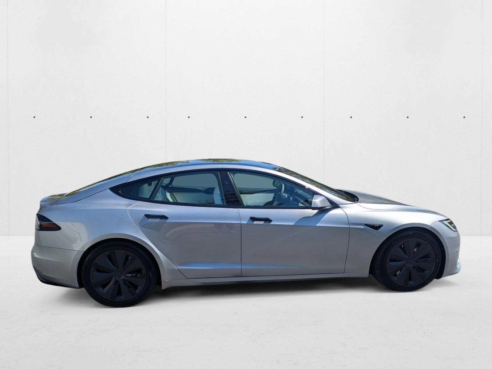 2025 Tesla Model S photo 4