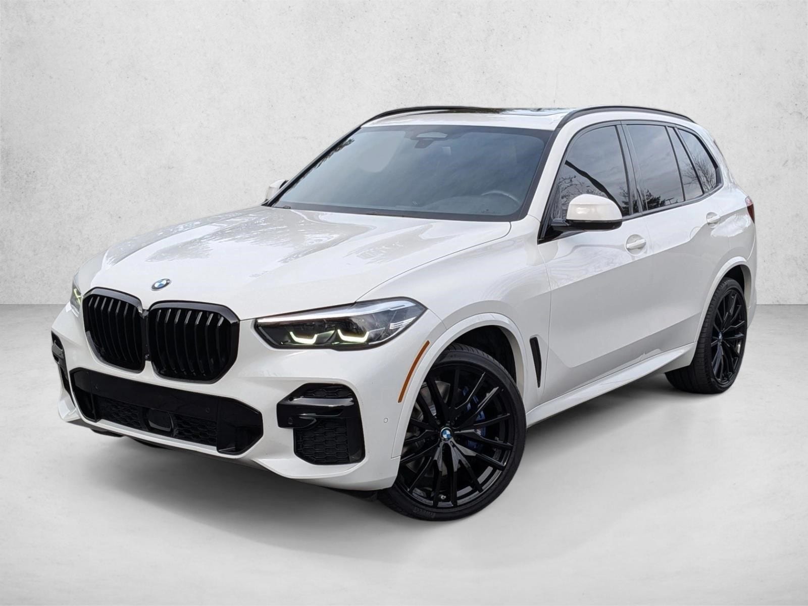 2022 BMW X5 M50i's photo