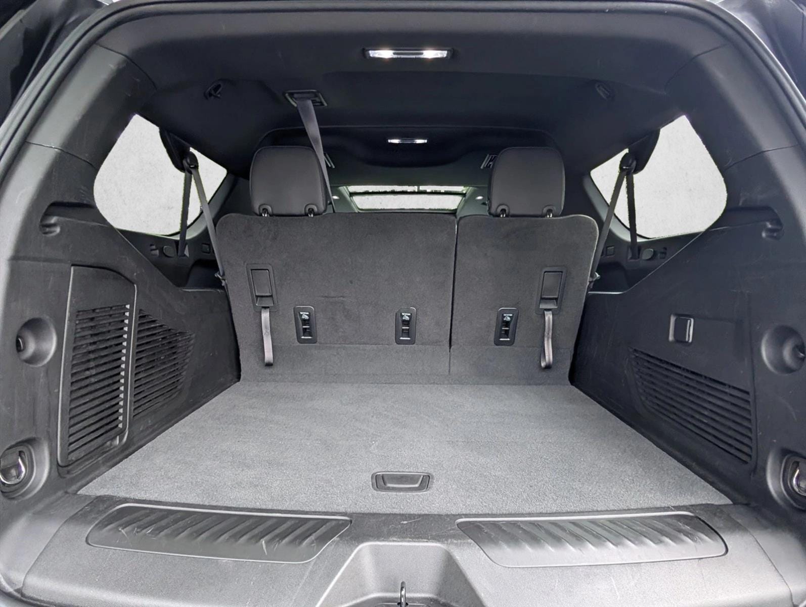 2023 GMC Yukon XL SLT photo 6