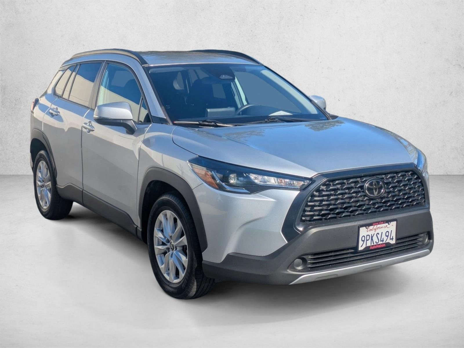 2023 Toyota Corolla Cross LE photo 3