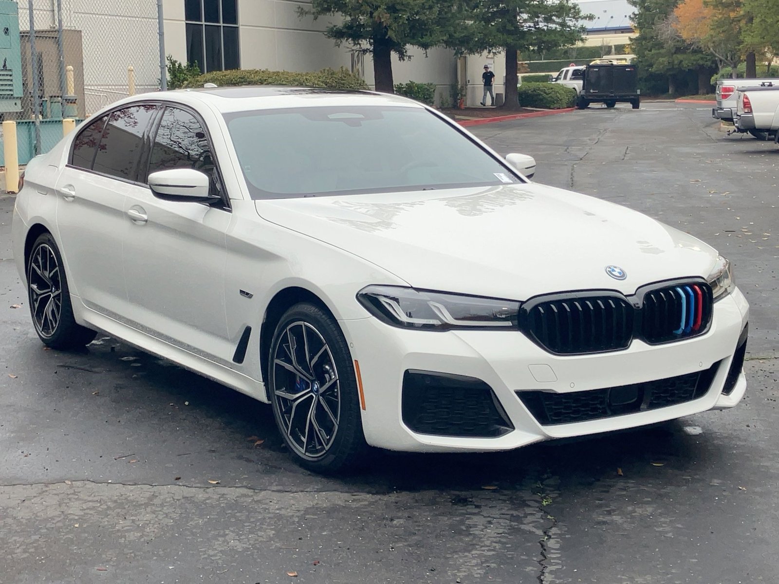 2023 Bmw 530e xDrive Sedan photo 3