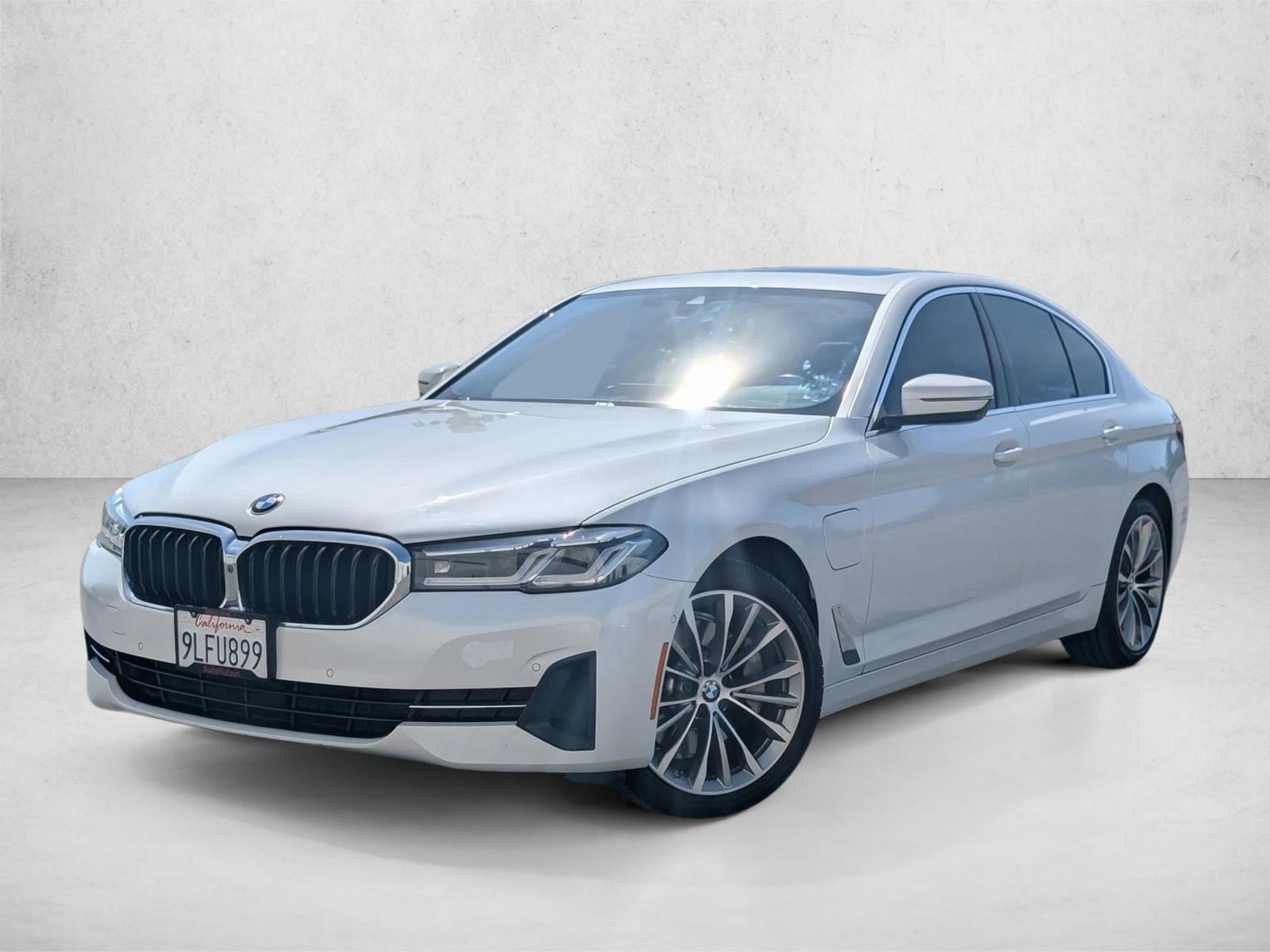 2021 BMW 5 Series 530e iPerformance Sedan's photo