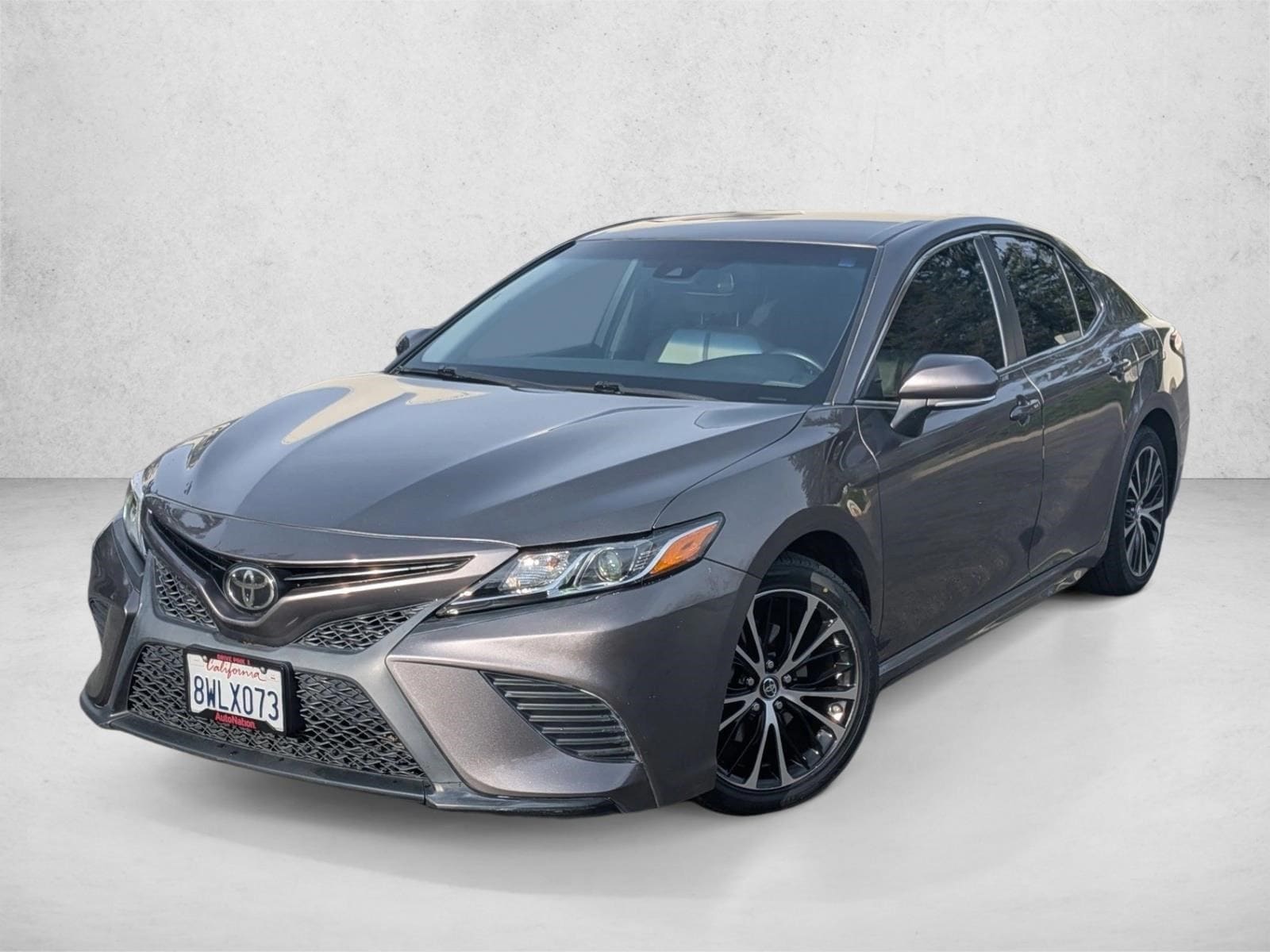2018 Toyota Camry SE's photo
