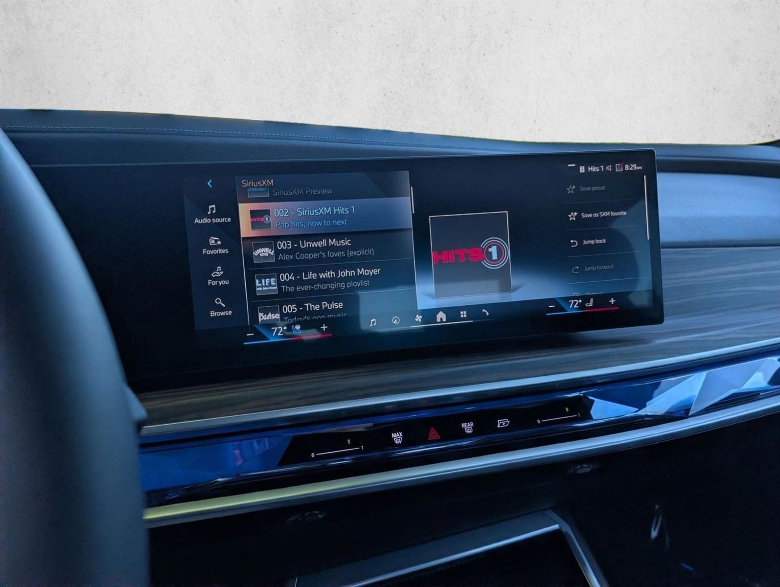 2025 BMW i7 60 - Photo 17