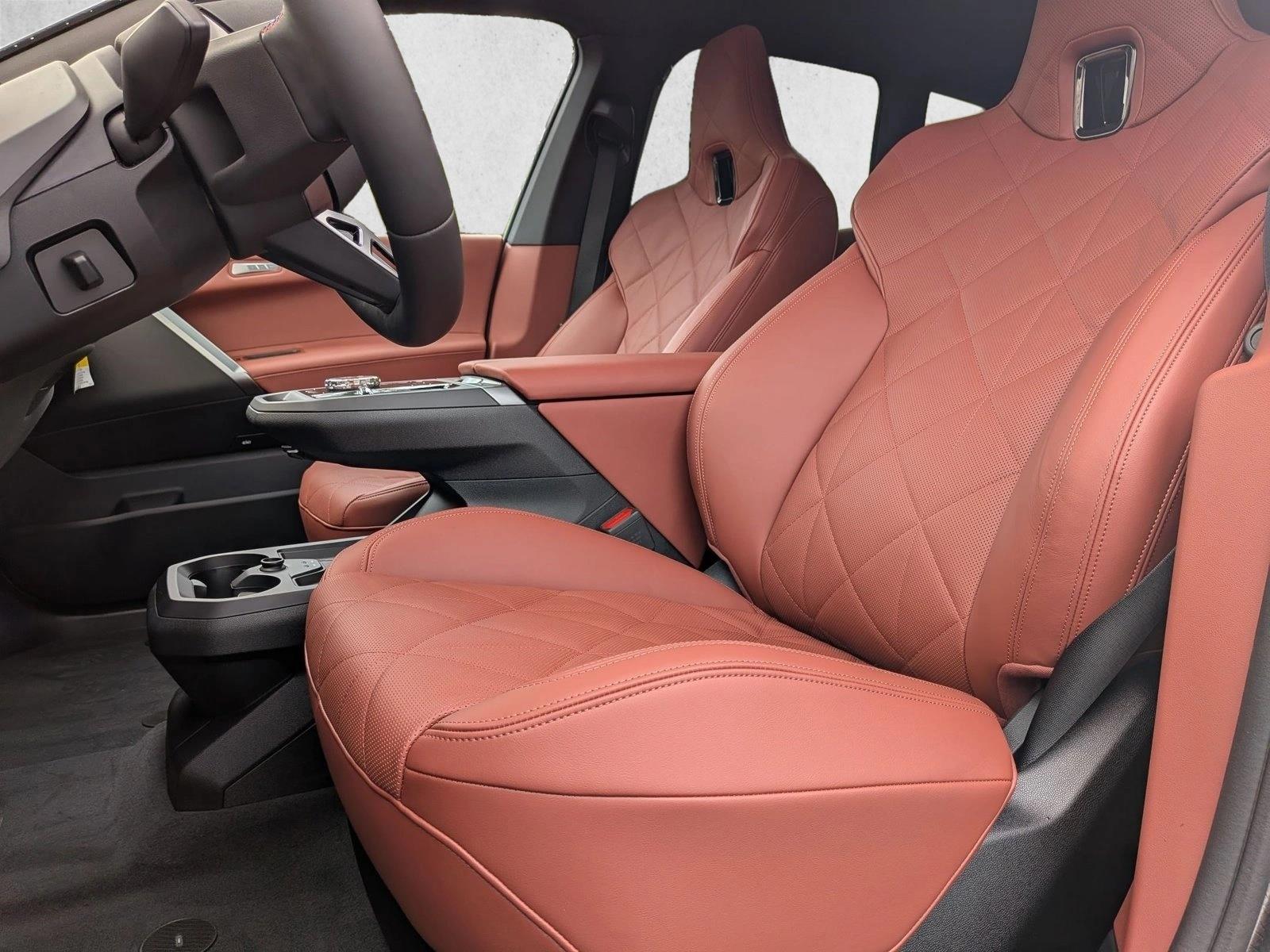 2026 BMW iX M70 photo 4