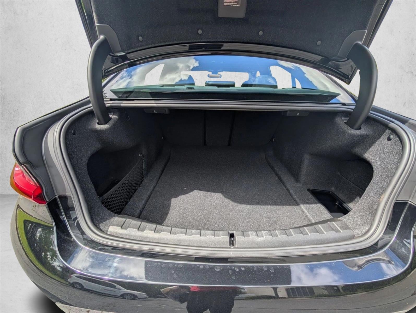 2025 BMW 330i xDrive photo 6