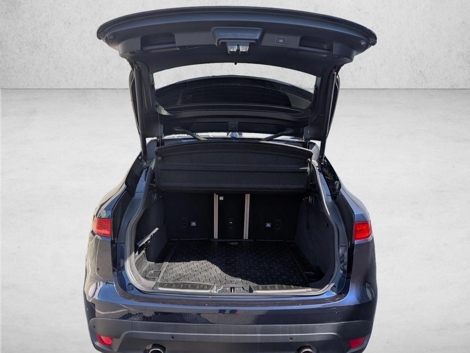 2019 Jaguar F-PACE 25t Premium photo 6