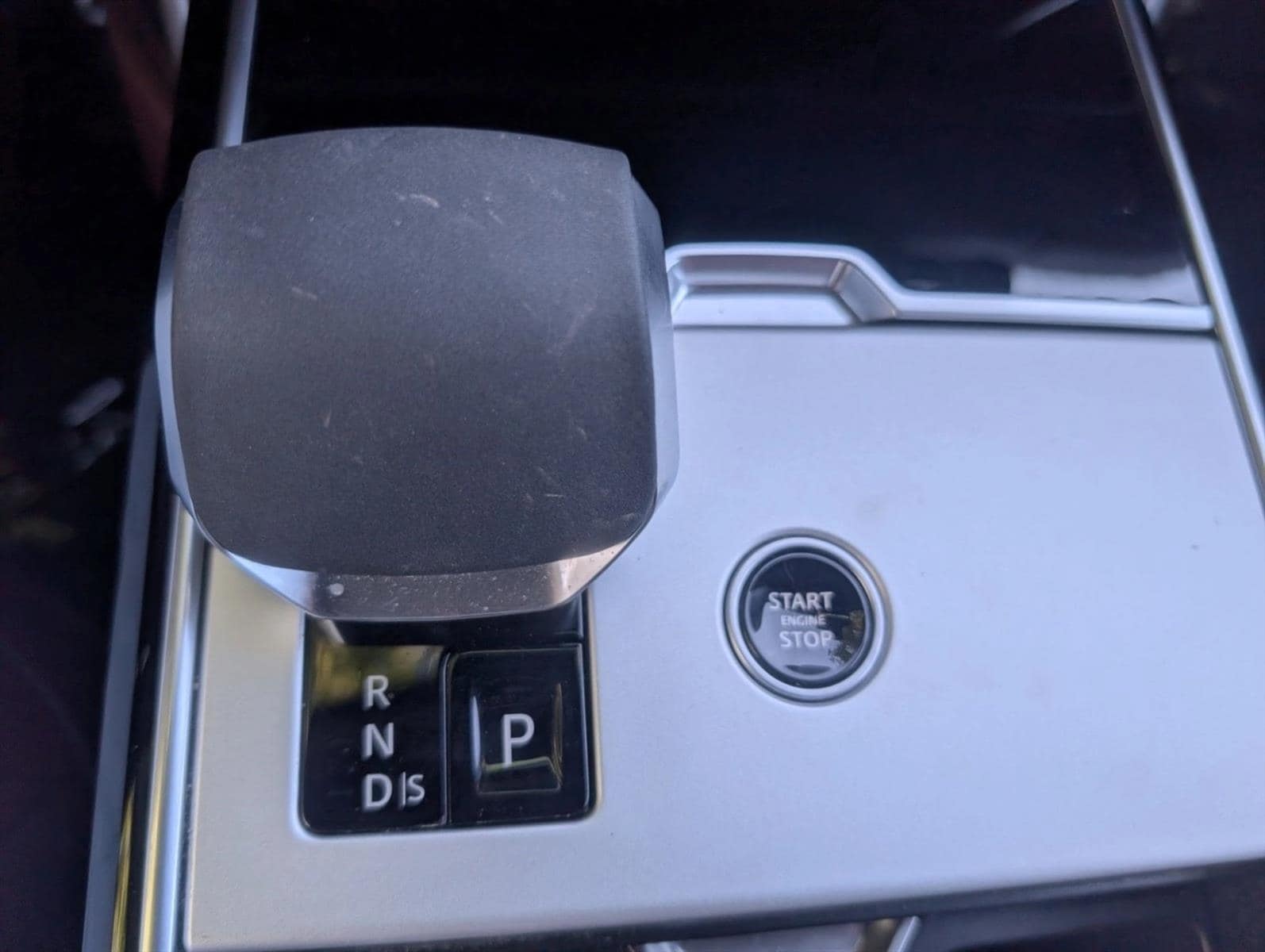 2025 Land Rover Range Rover SE - Photo 12