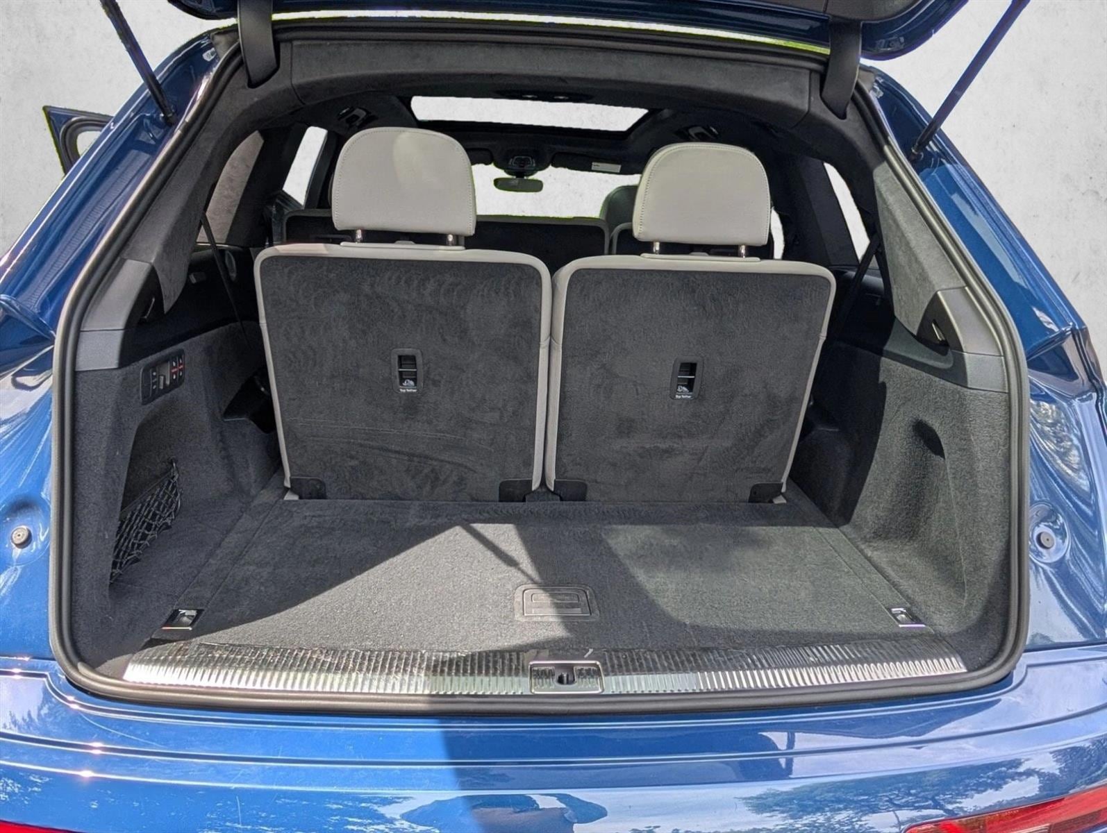 2024 Audi Q7 55 Premium photo 3