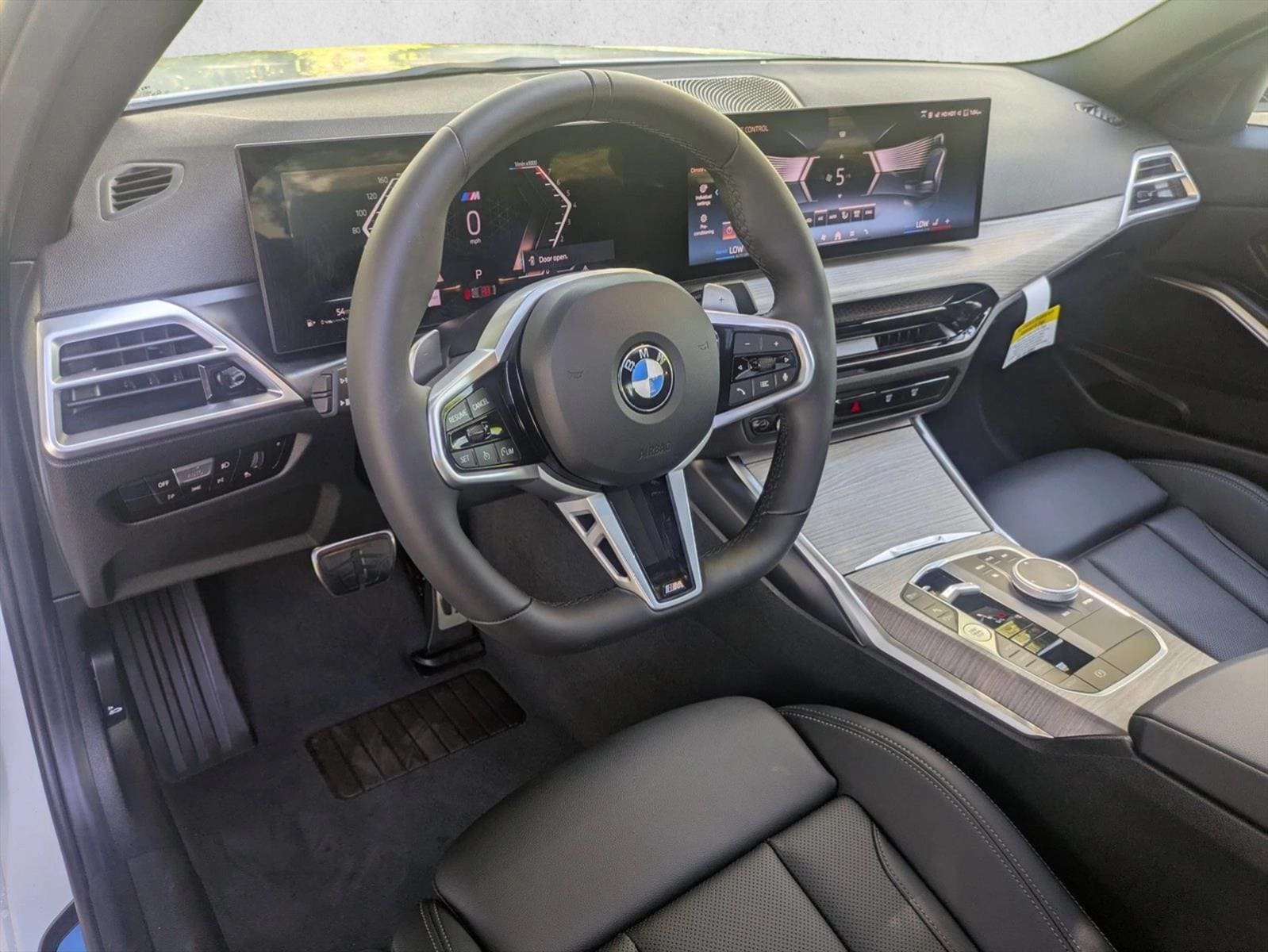 2025 BMW 330i photo 3