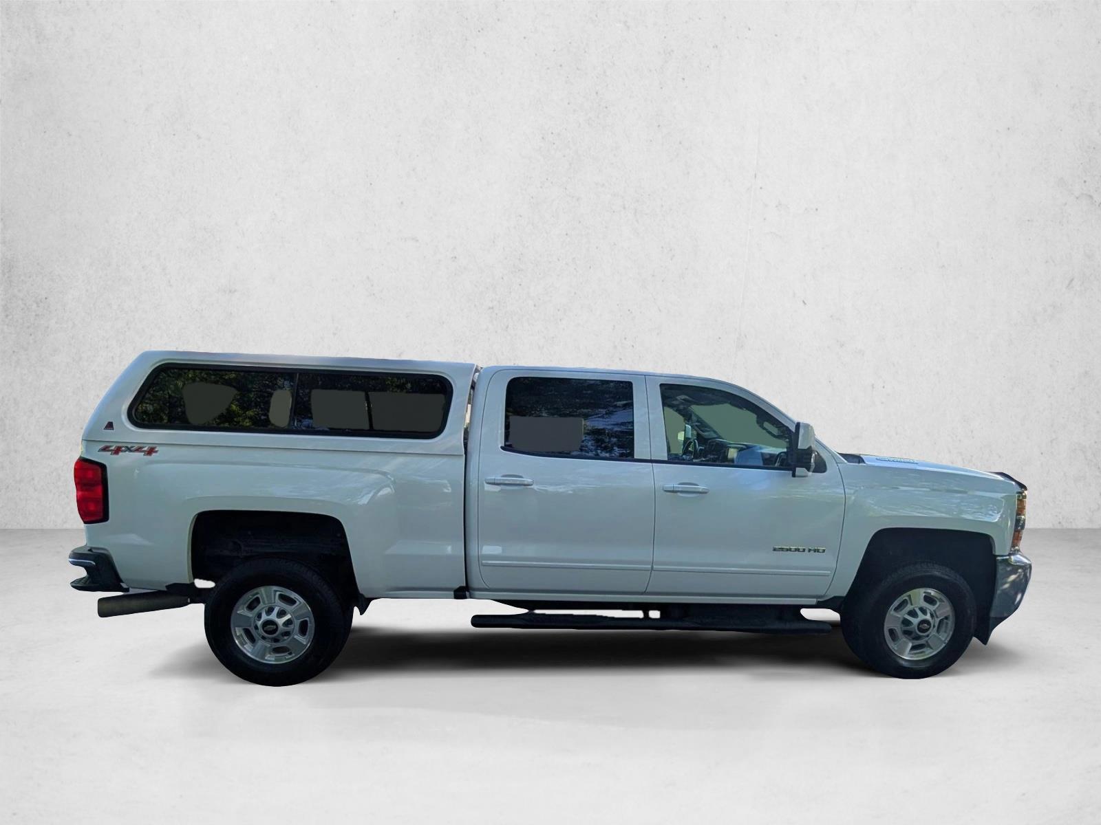 2016 Chevrolet Silverado 2500HD LT photo 3