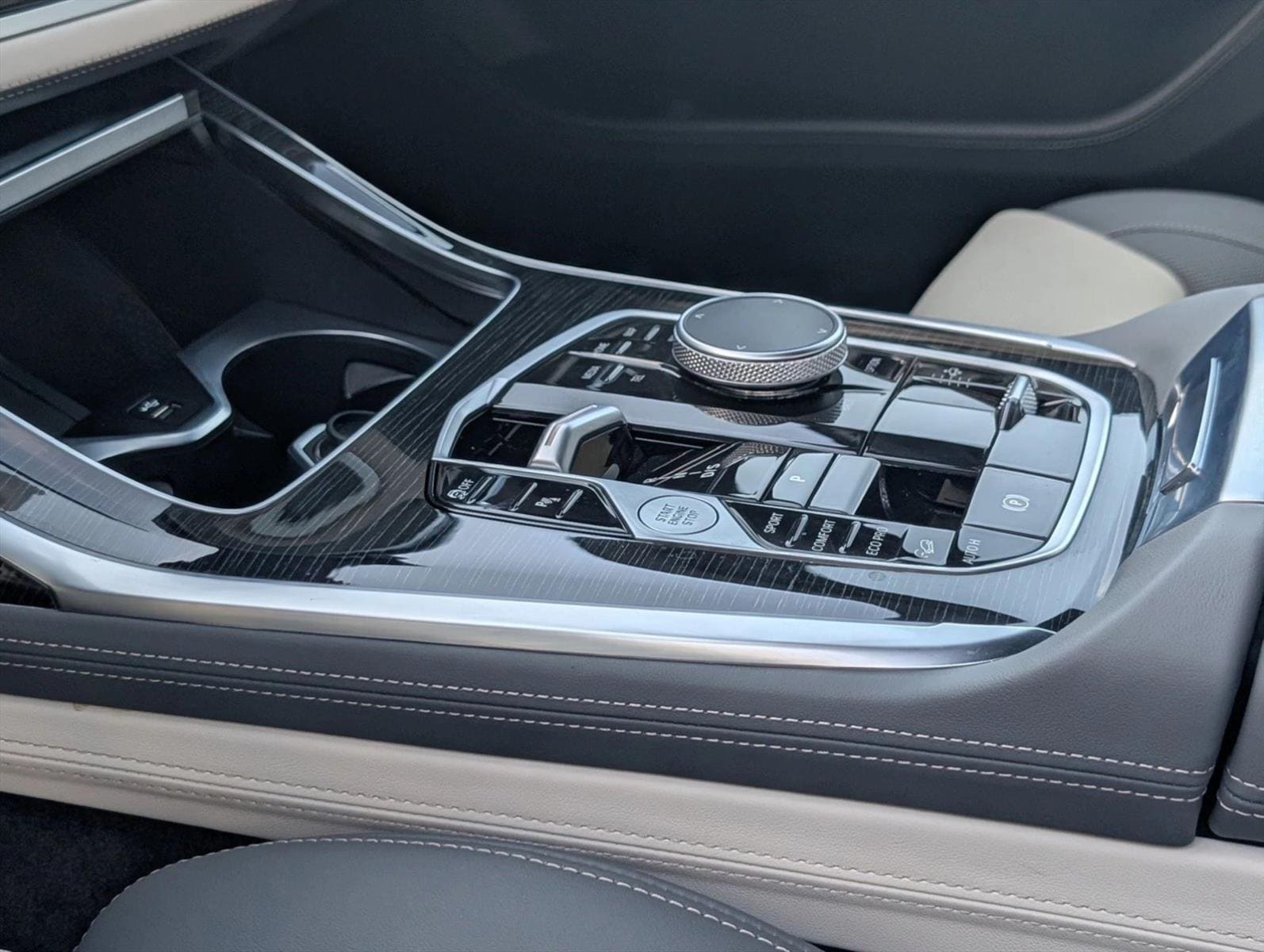 2025 BMW X7 40i - Photo 13