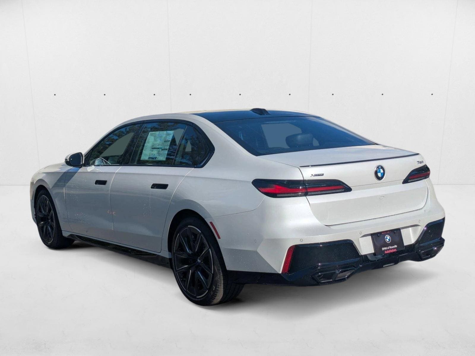 2025 BMW 7 Series 760i - Photo 9