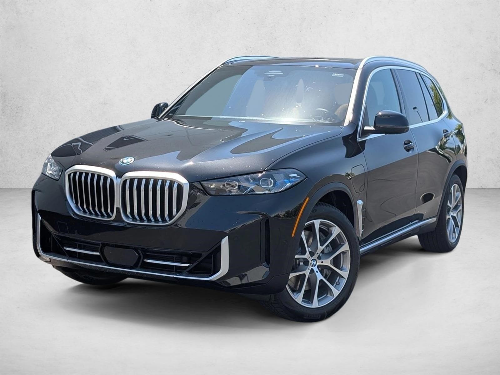 2026 BMW X5 xDrive50e's photo