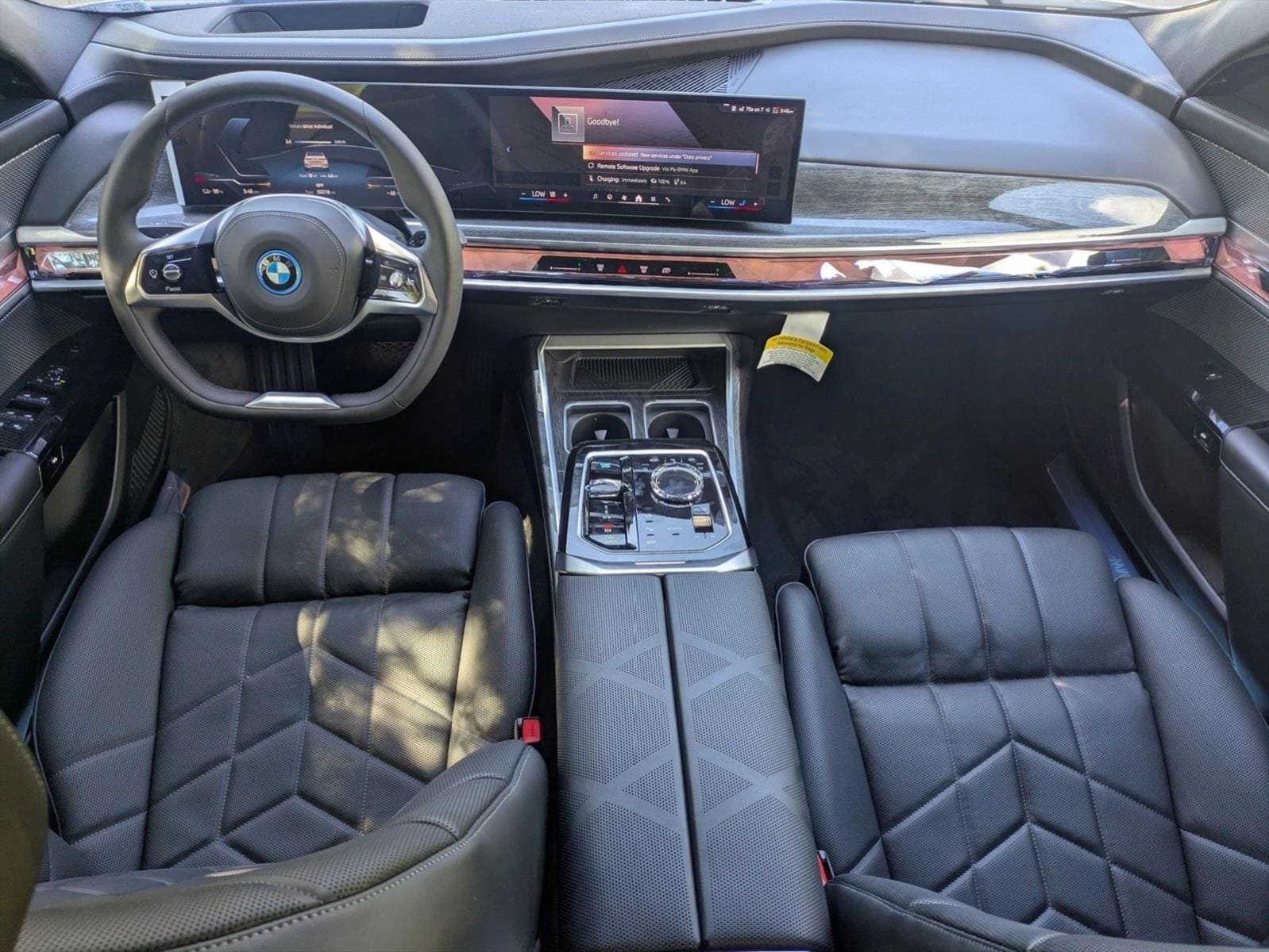 2025 BMW i7 50 - Photo 16