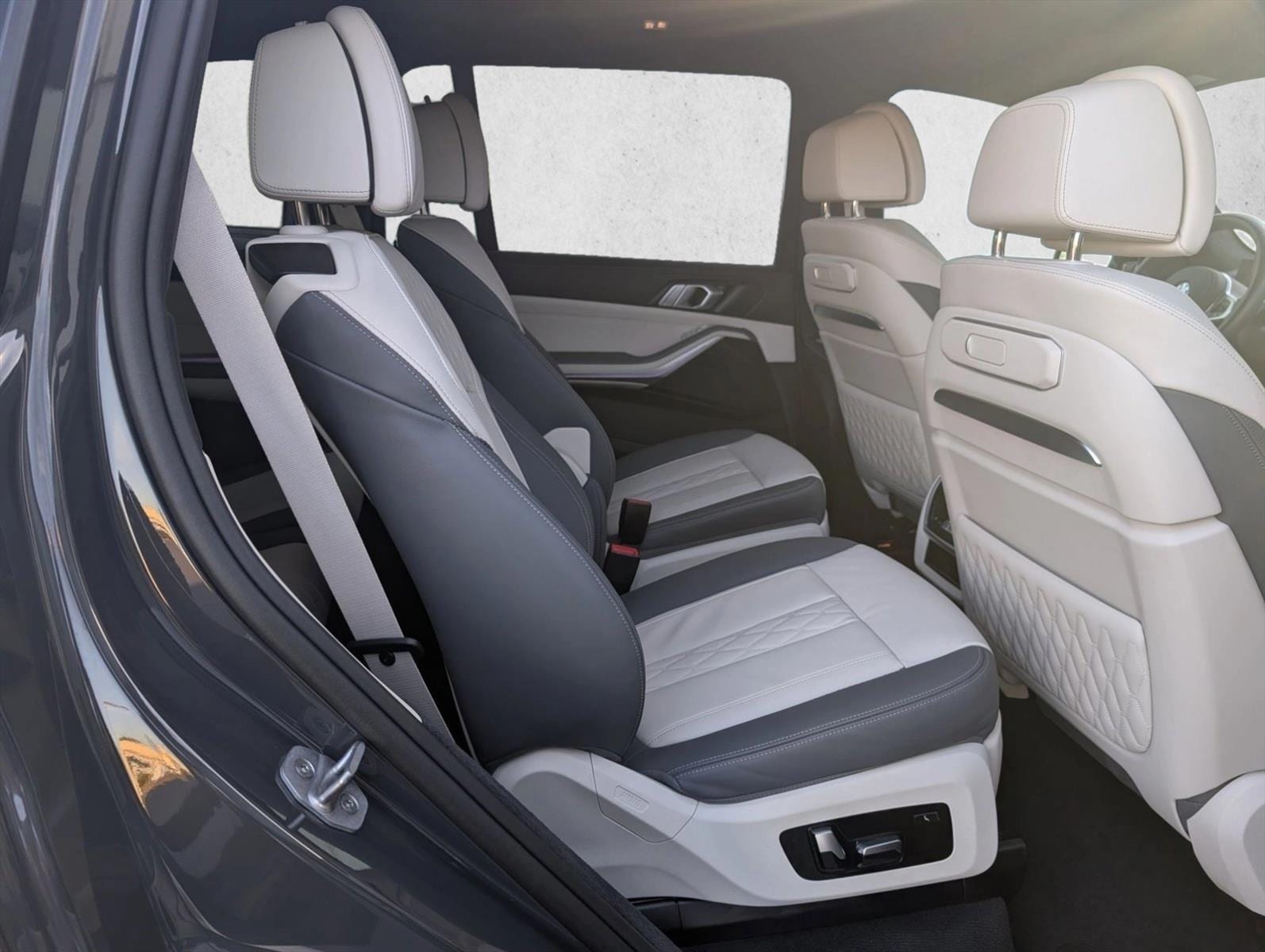 2025 BMW X7 40i - Photo 21